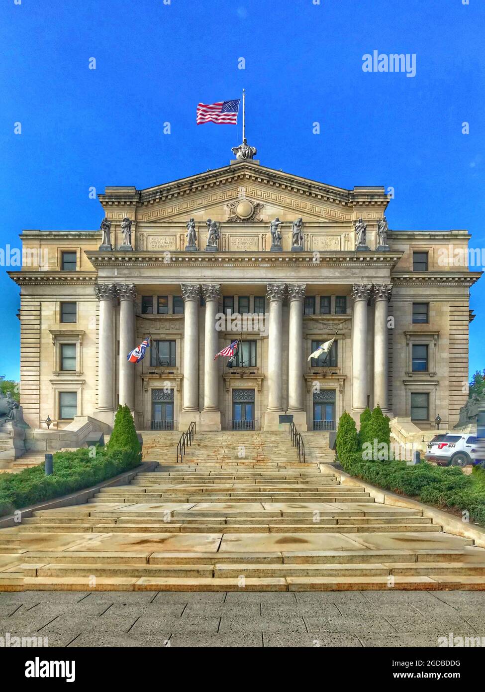 Historic Essex County Court House located on the triangle of MLK, Jr. Blvd. and Springfield Avenue and Market Street in downtown Newark, NJ, USA Stock Photo