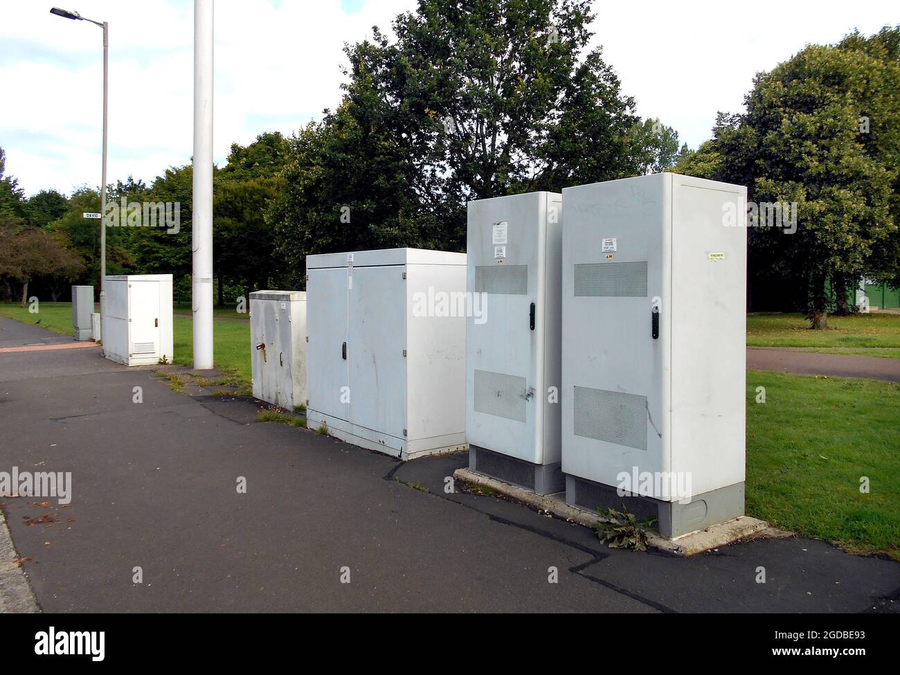 Huge electrical cabinets are sighted on the pavement next to a park in Glasgow. Aug 2021. ©ALAN WYLIE/ALAMY Stock Photo