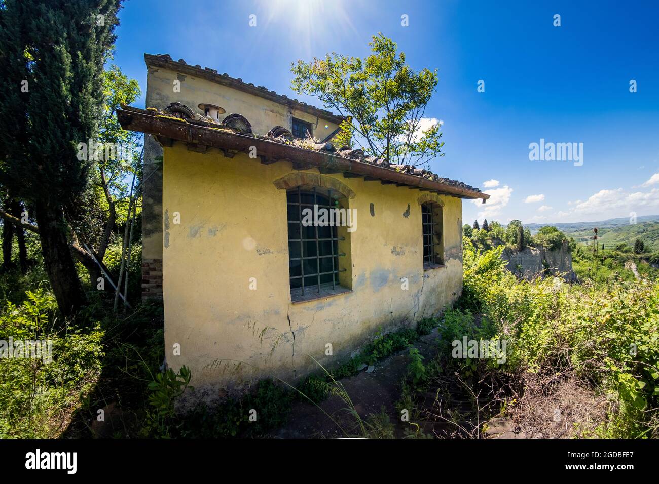 Ancient abandoned house and trekking in Certaldo to discover the gullies of Casale, a landscape with erosive phenomena with a final visit to the ancie Stock Photo