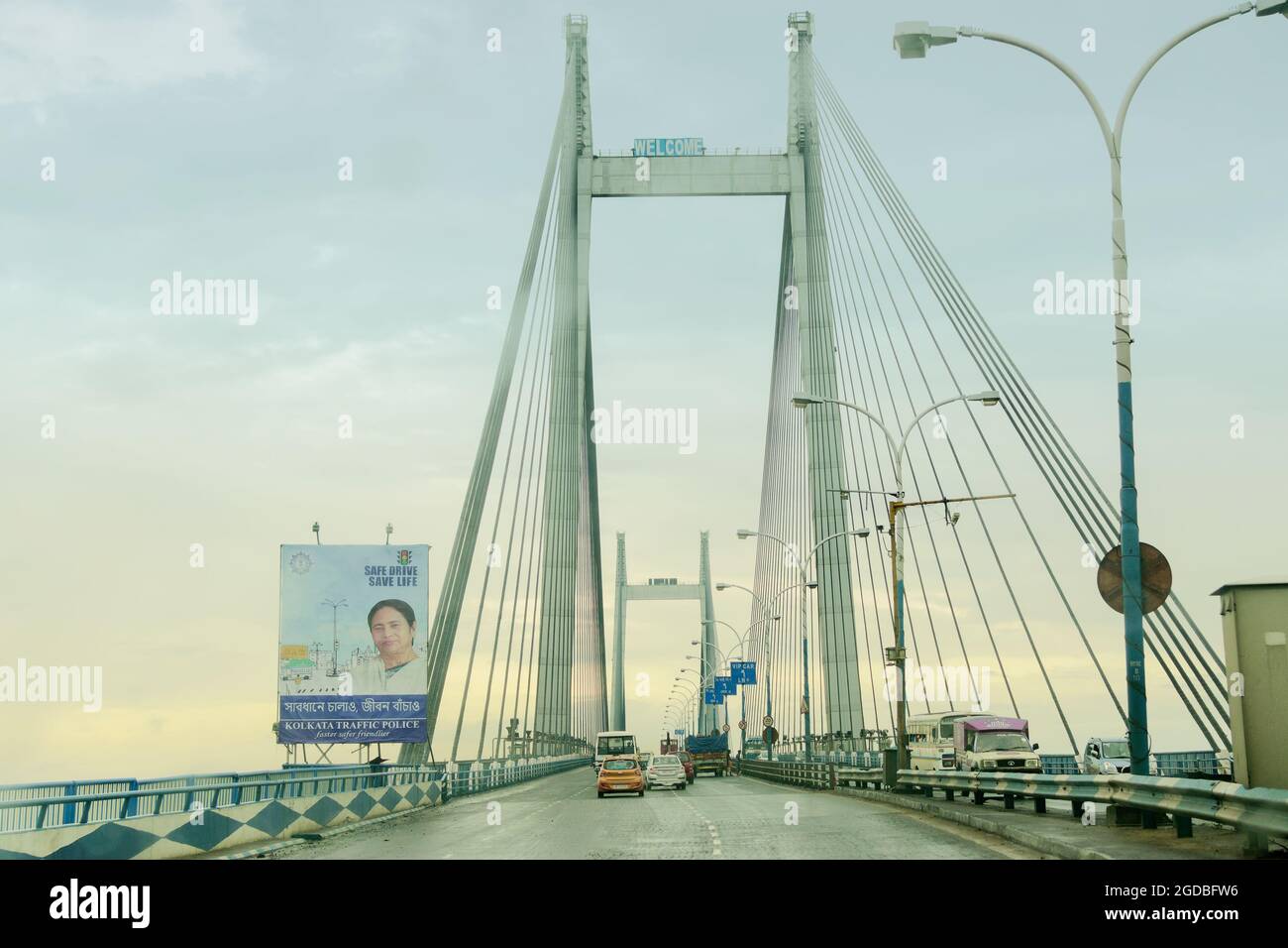 HOWRAH, WEST BENGAL , INDIA - AUGUST 7TH 2016 : Vidyasagar Setu (Bridge)  over river Ganges, 2nd Hooghly Bridge. Connects Howrah and Kolkata, Longest  C Stock Photo - Alamy