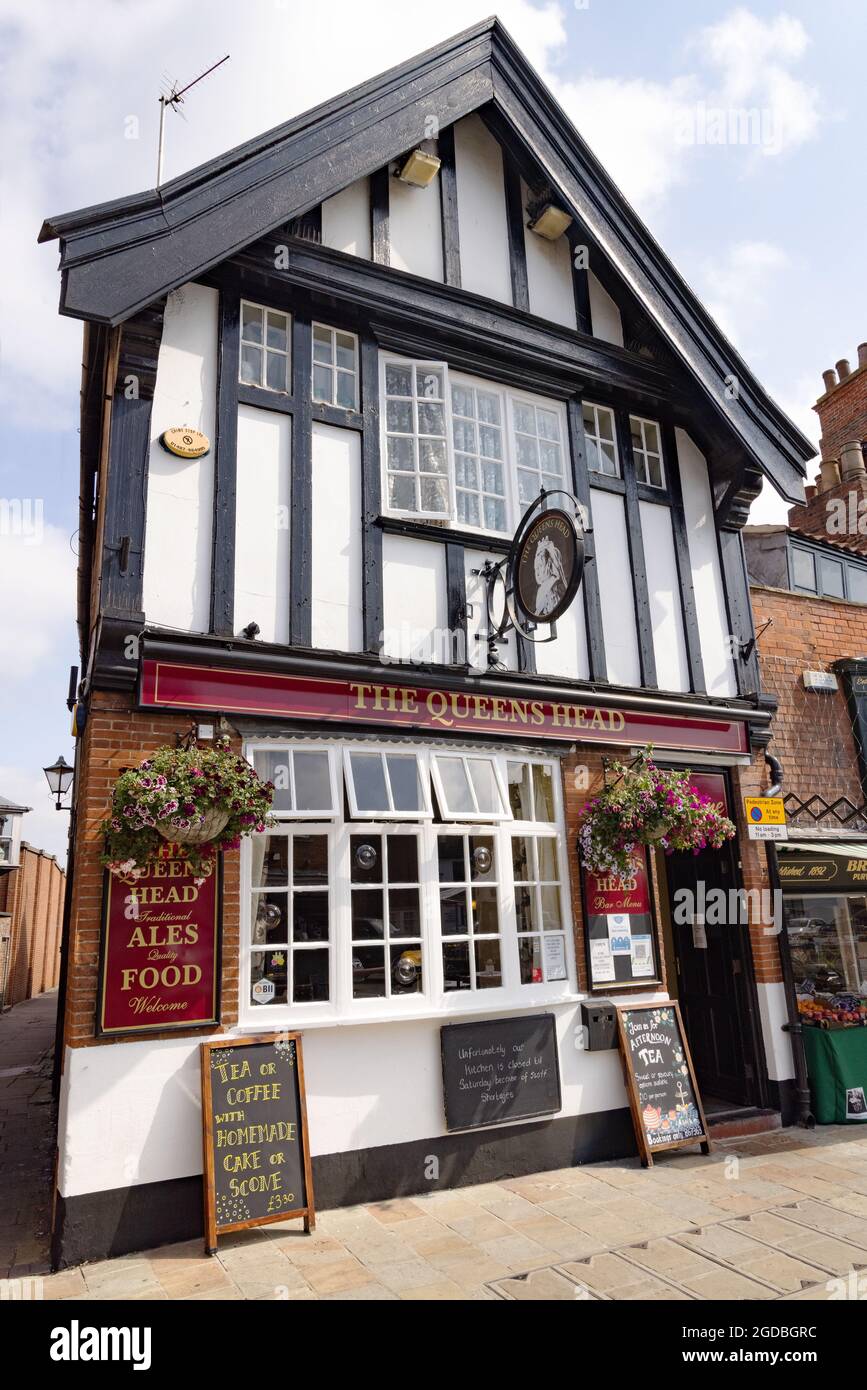 Beverley Pub, The Queens Head pub in the town centre, Beverley,is a good example of a Yorkshire pub; Beverley, Yorkshire UK Stock Photo