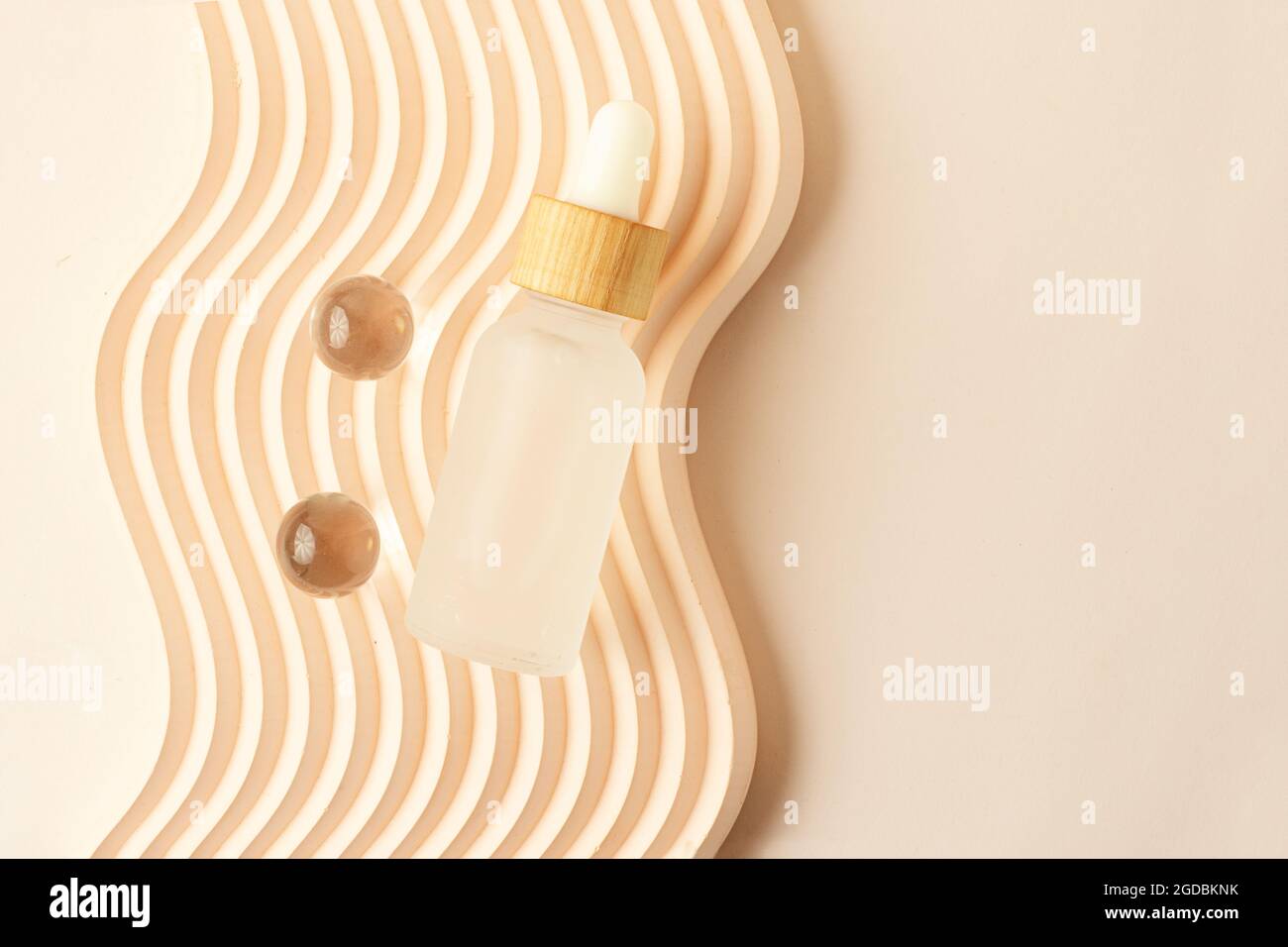 8 Wooden Box W/ Amber Bottles Mockup Packaging