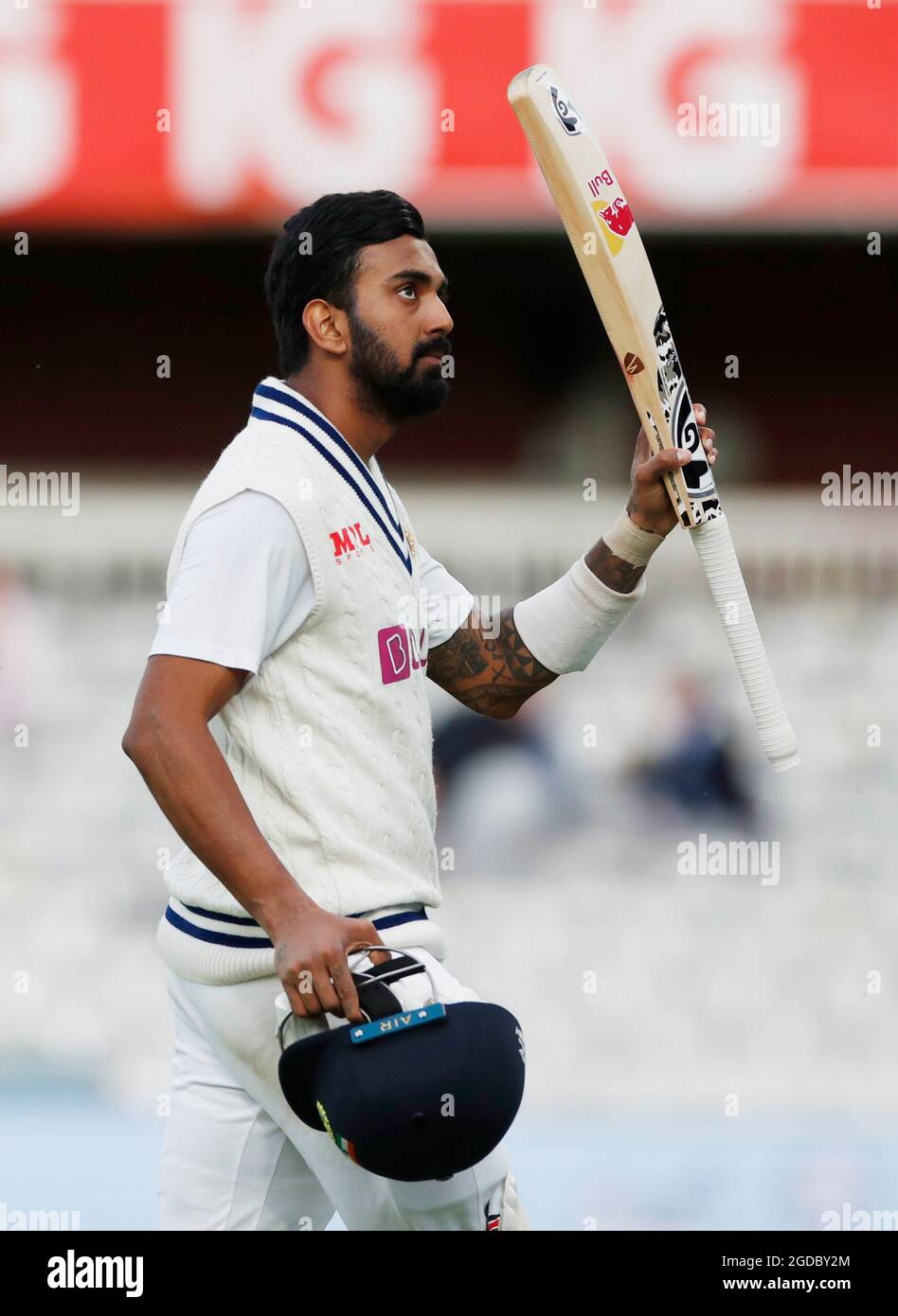 Cricket Second Test England V India Lord S Cricket Ground London Britain August 12 21 India S Kl Rahul Gestures To The Fans At The End Of The Days Play