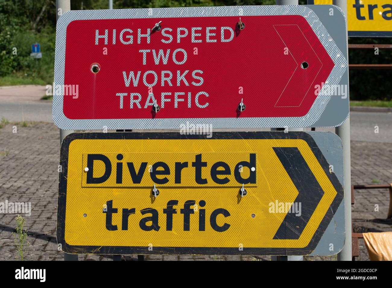 Wendover, Buckinghamshire, UK. 10th August, 2021. HS2 are closing the A413 Wendover Bypass for more roadworks again this evening until 6am tomorrow. This road is used by ambulances on emergency calls to nearby Stoke Mandeville Hospital and the roadworks are causing a diversion of up to an hour for some drivers for a journey that would normally take two minutes. Credit: Maureen McLean/Alamy Stock Photo
