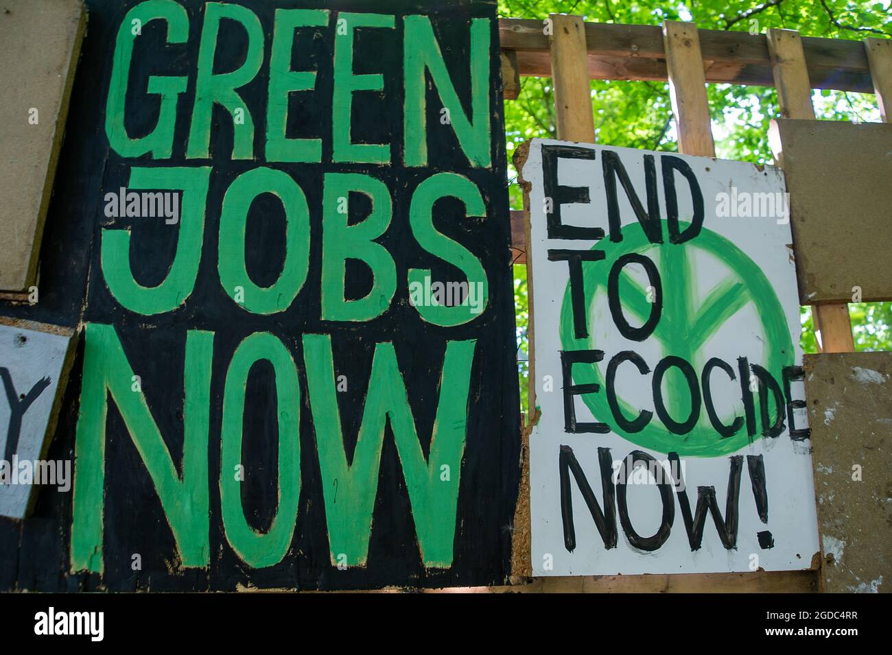 Wendover, Buckinghamshire, UK. 10th August, 2021. Green Jobs Now and