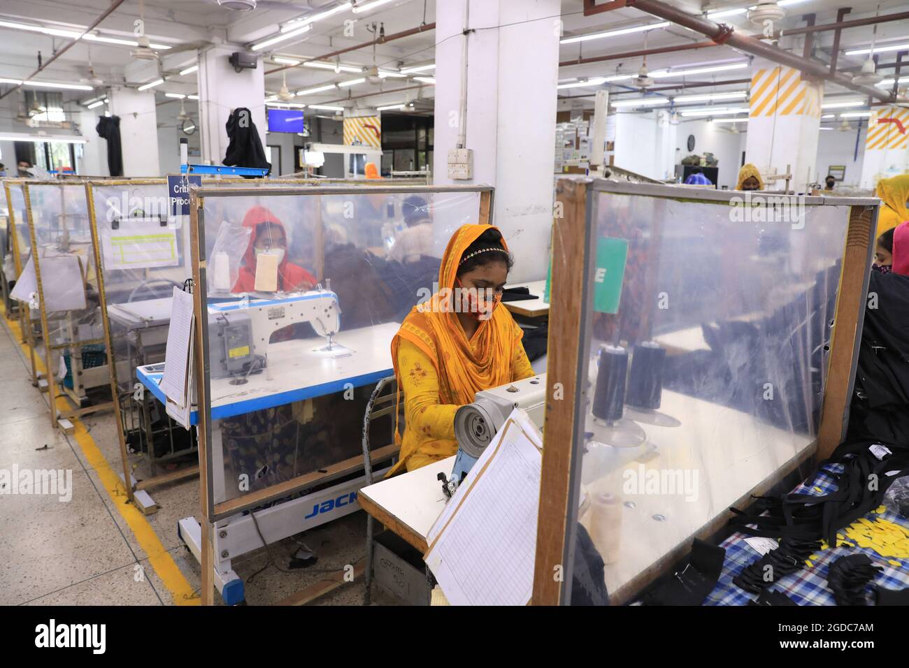 Dhaka, Bangladesh, August 12, 2021: A woman manufactures clothes in a textile factory in the Gazipur industrial zone on the outskirts of Dhaka. Despite the lockdown measures, imposed across the country by the coronavirus, Bangladeshi textile factories have resumed production of clothing, which They supply the most important brands in the world and represent 84% of the country's total exports. Bangladesh is one of the largest textile exporters in the world employing more than 4 million people, most of them women. Bangladesh's labor force is one of the cheapest in the region, and as a result, it Stock Photo
