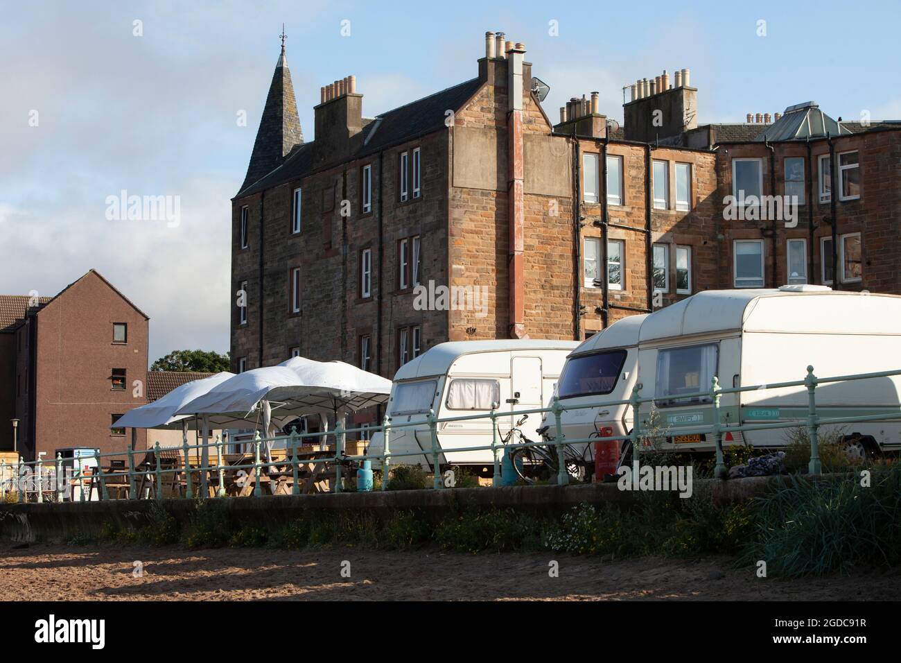 Edinburgh Scotland, UK July 31 2021; General views of caravans parked at King's Place between Portobello and Seafield and next to the sandy beach Stock Photo