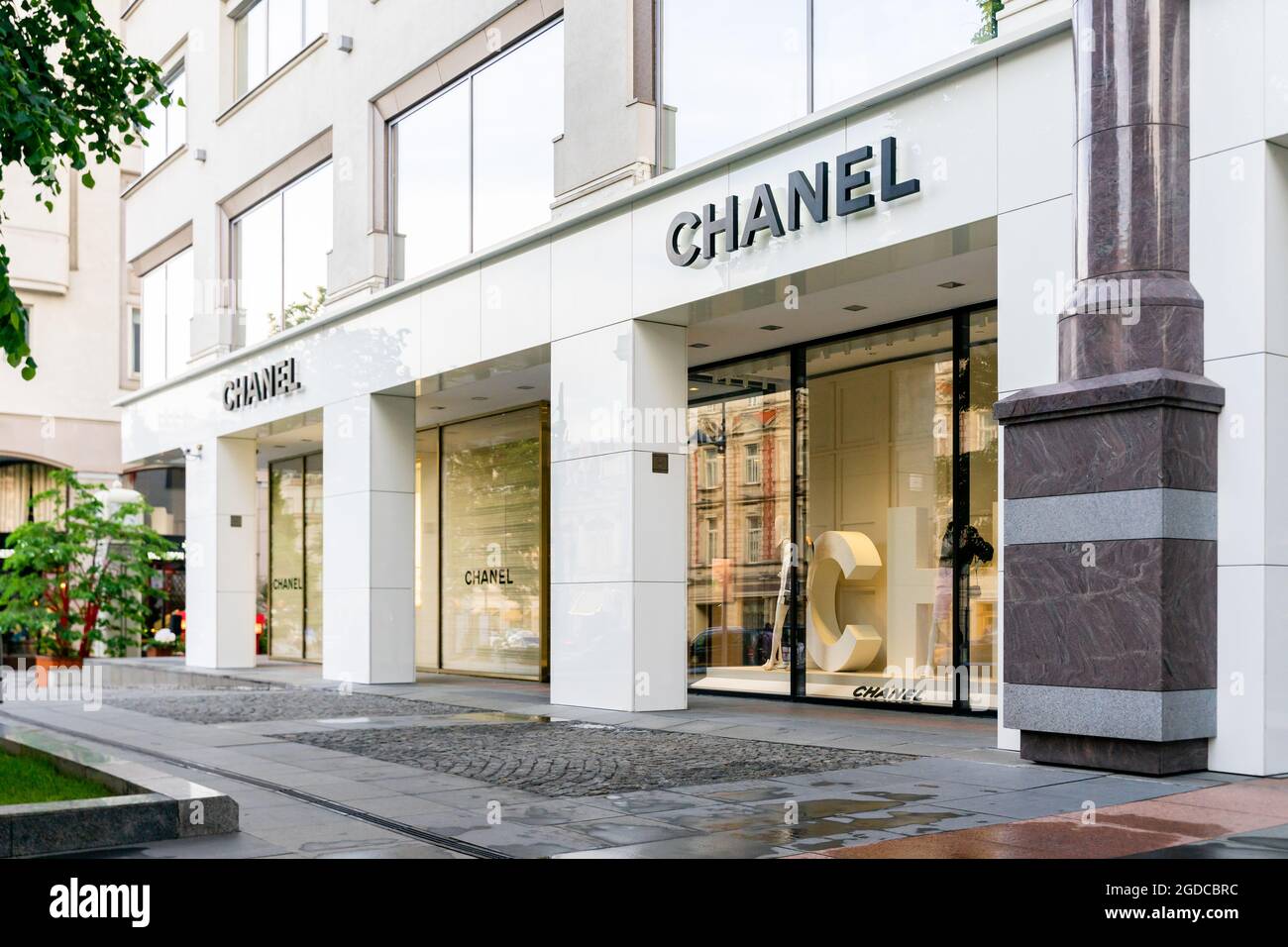 chanel storefront