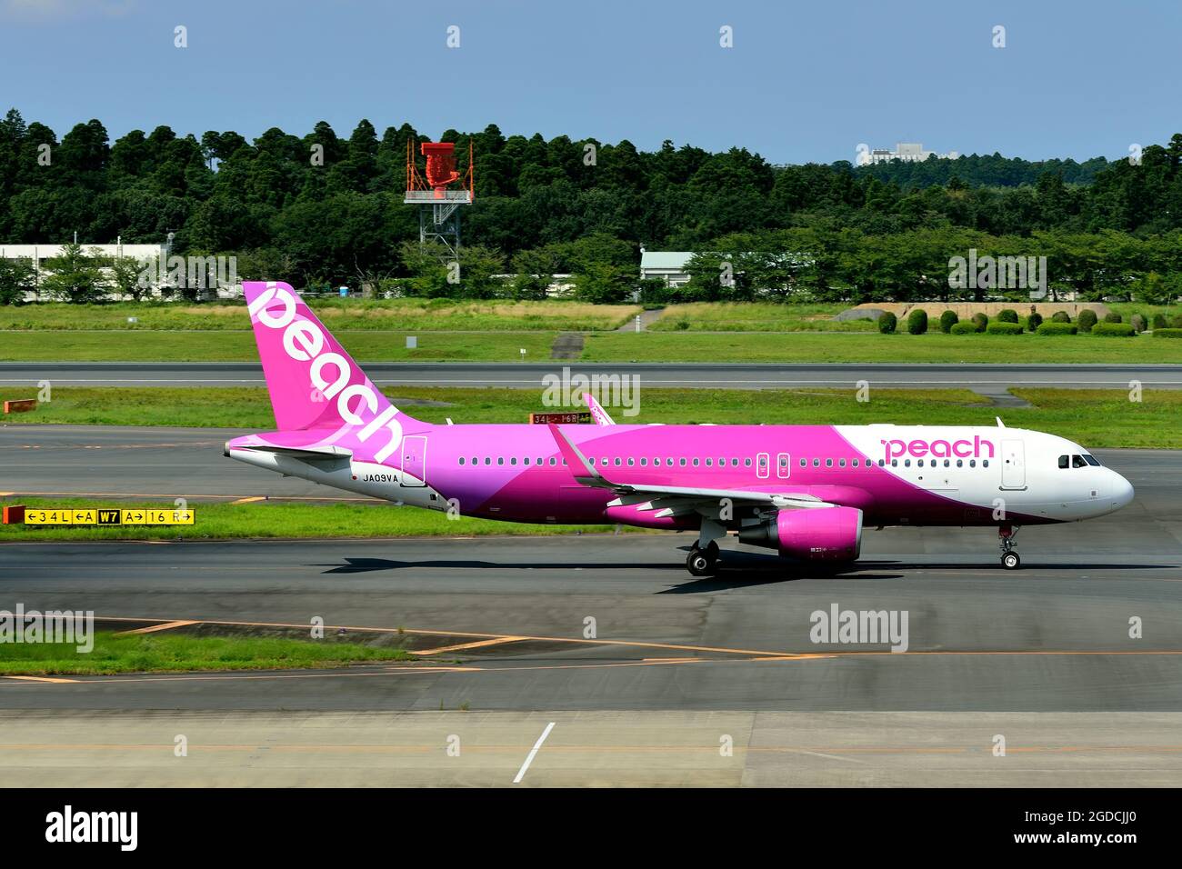 Peach Aviation, Airbus, A320 CEO, WL, JA09VA, Taxi to TO, Tokyo Narita Airport, Chiba, Japan Stock Photo