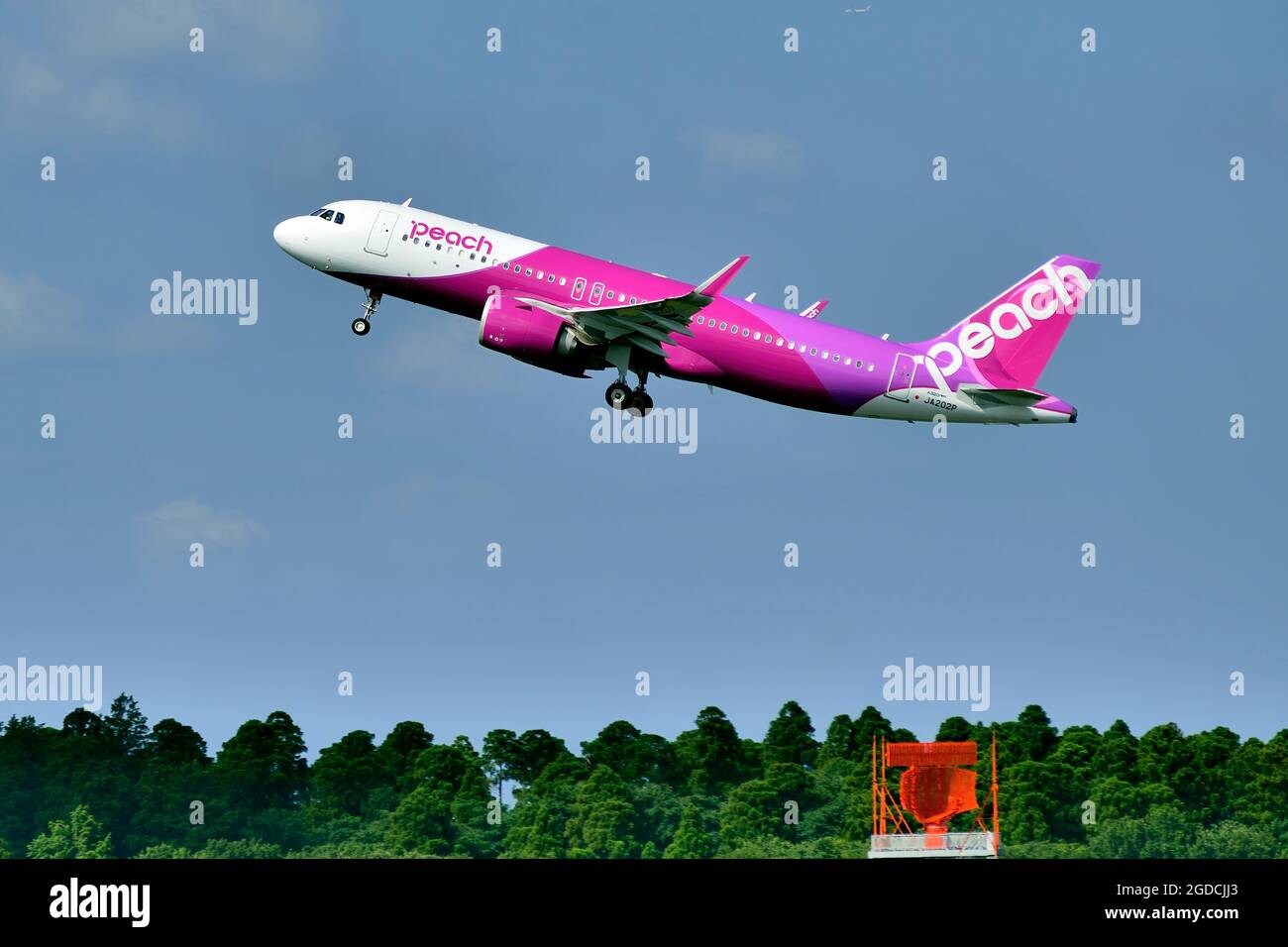 Peach Aviation, Airbus, A320 NEO, JA202P, Take Off, Tokyo Narita Airport, Chiba, Japan Stock Photo