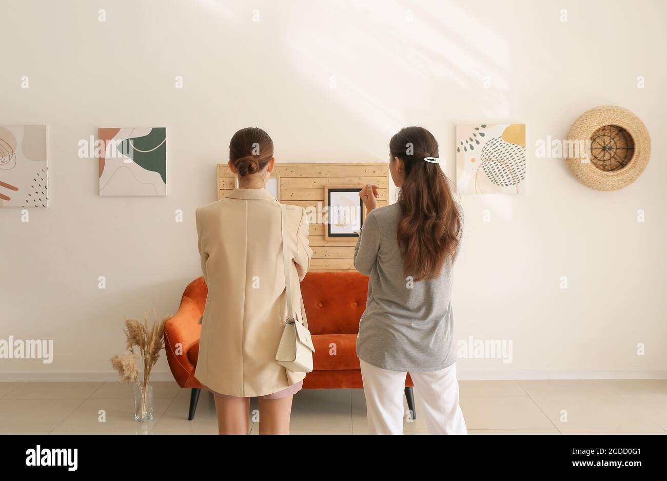 Women at exhibition in modern art gallery Stock Photo - Alamy