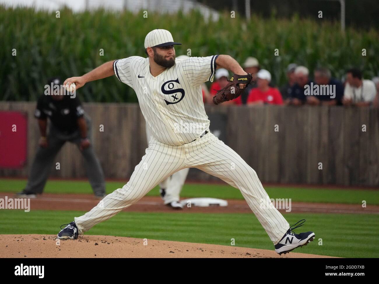 Dyersville, United States. 12th Aug, 2021. Chicago White Sox starting pitcher Lance Lynn (33) delivers to the the New York Yankees during the first inning of the MLB Field of Dreams Game in Dyersville, Iowa, Thursday, August 12, 2021. Photo by Pat Benic/UPI Credit: UPI/Alamy Live News Stock Photo