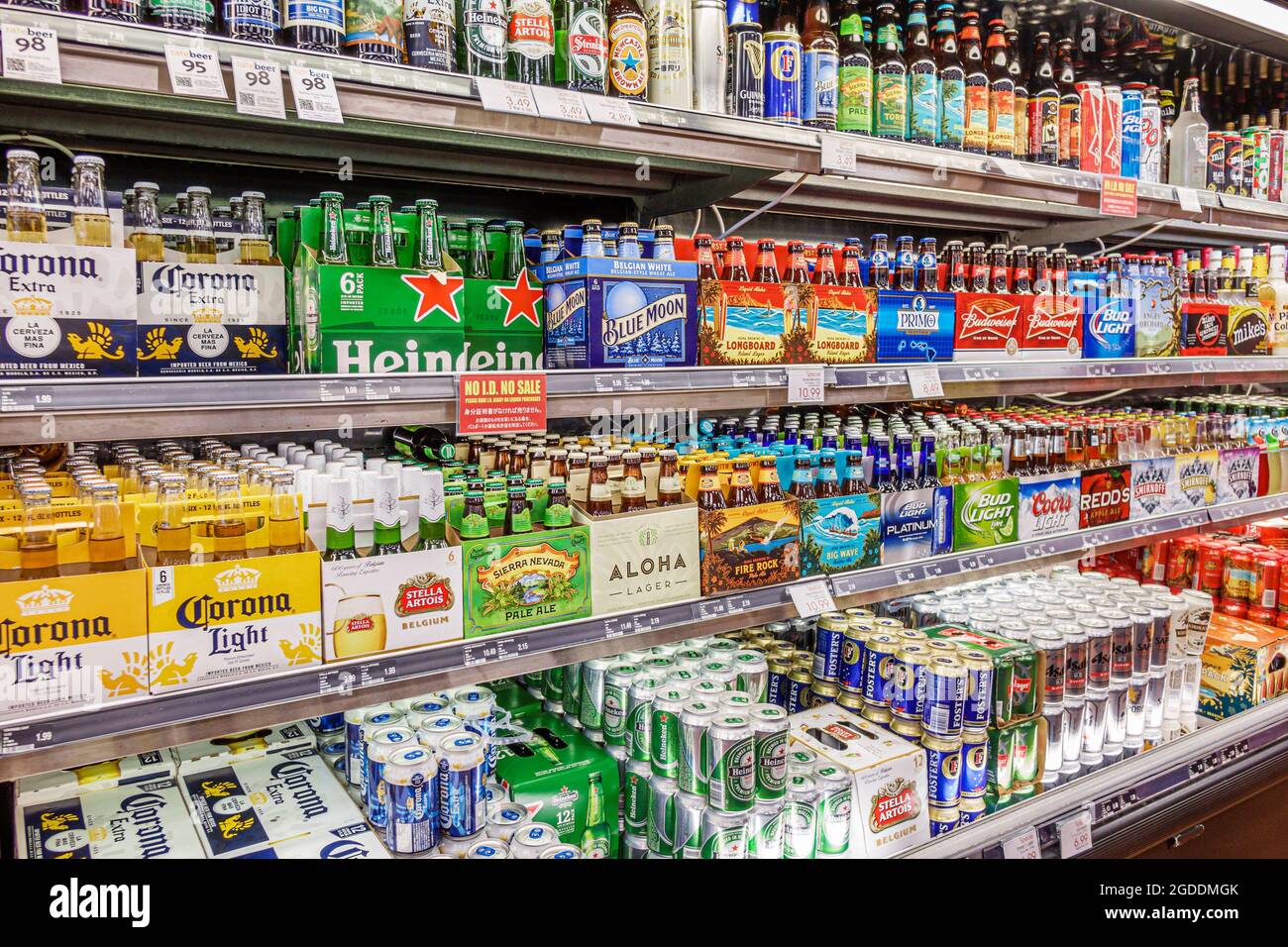 https://c8.alamy.com/comp/2GDDMGK/honolulu-hawaiioahuhawaiianwaikiki-beachabc-stores-interior-inside-display-case-sale-beeralcoholic-beverages-bottles-6-packs-corona-light-heineke-2GDDMGK.jpg