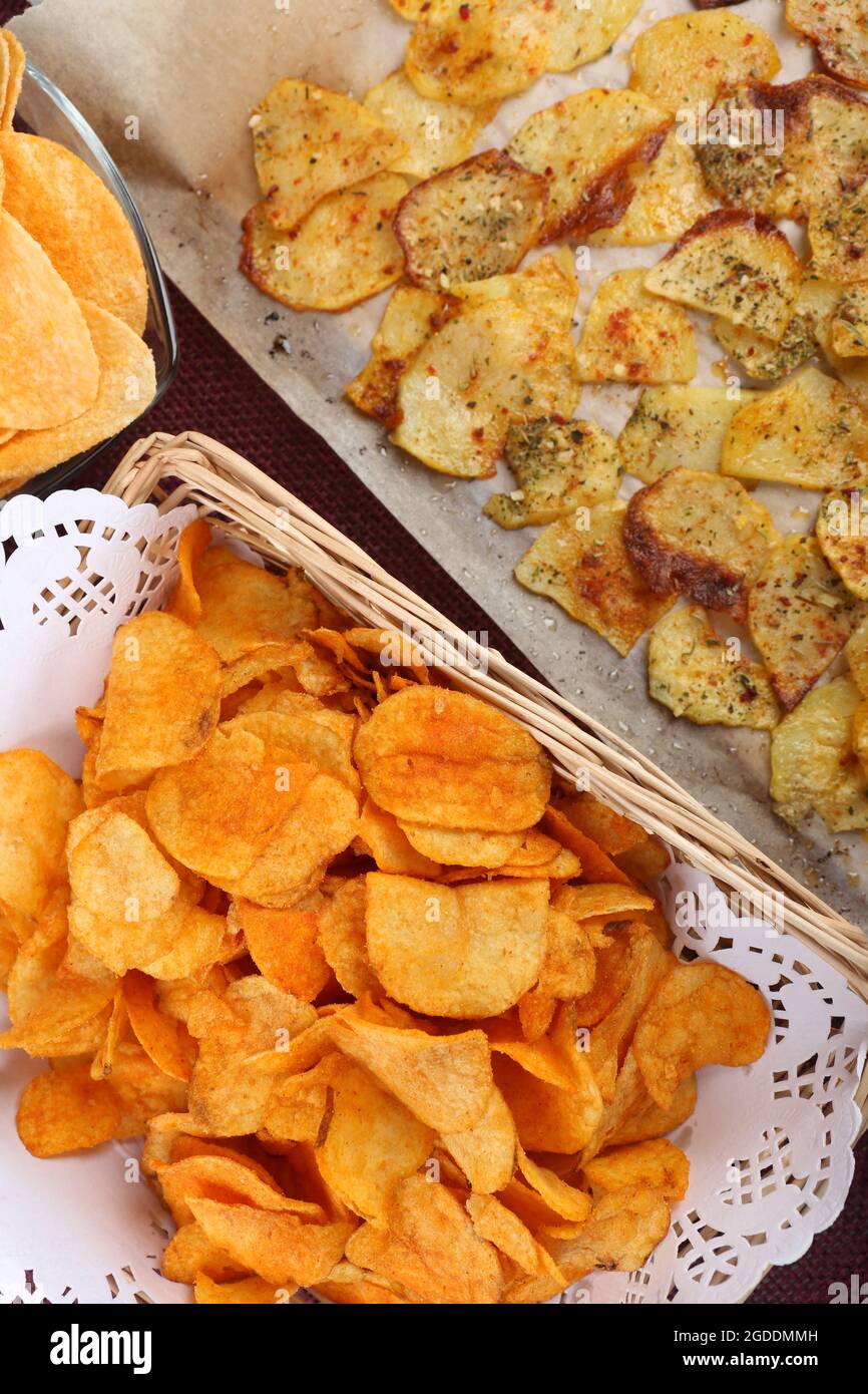 Homemade potato chips, close up Stock Photo Alamy