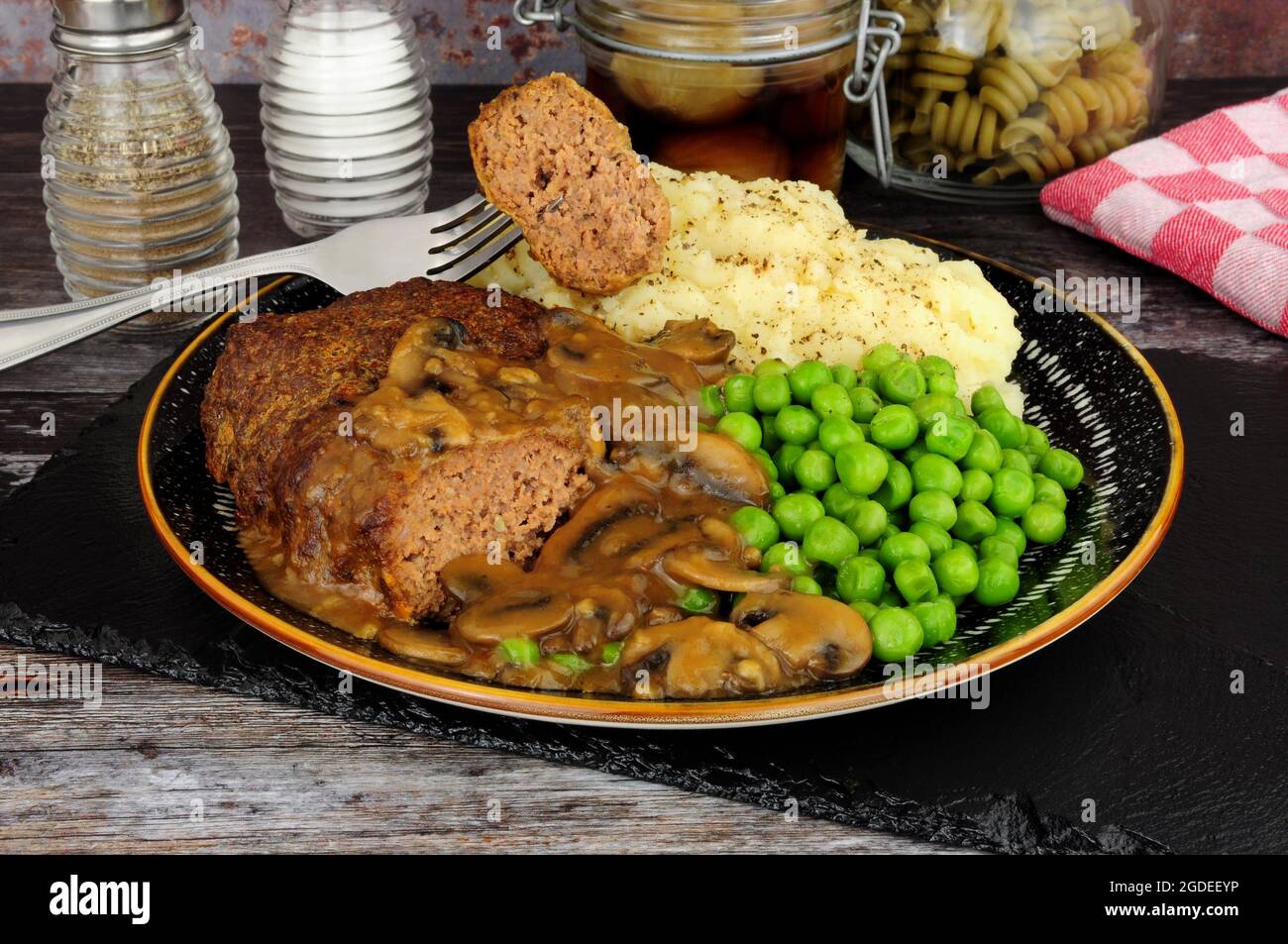 Salisbury steak mushroom sauce potatoes hires stock photography and