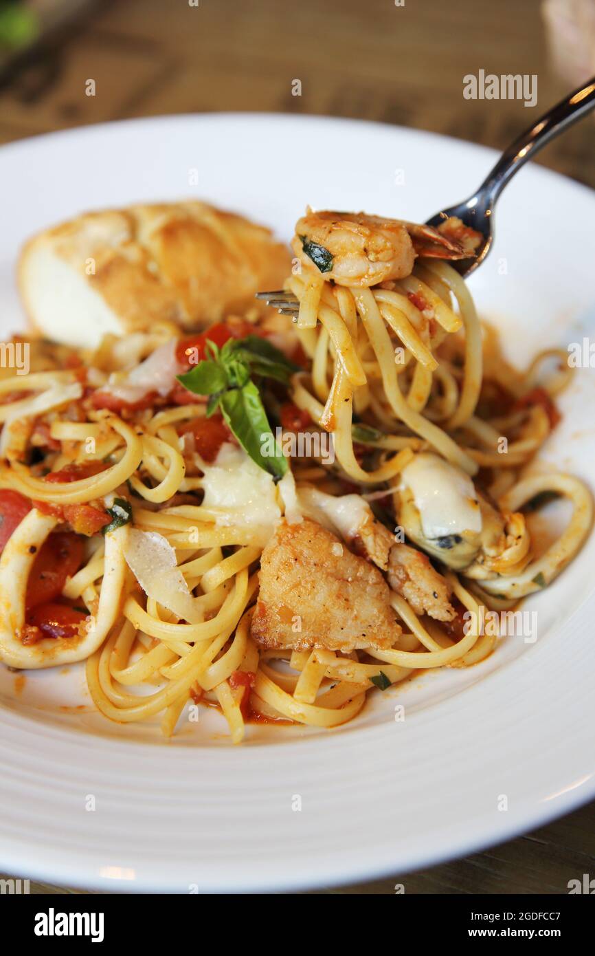Italian dish seafood linguine hi-res stock photography and images - Alamy