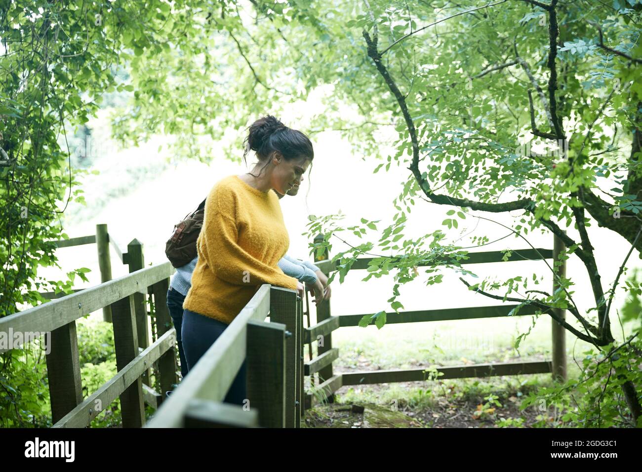 Male hiker looking up hi res stock photography and images Alamy