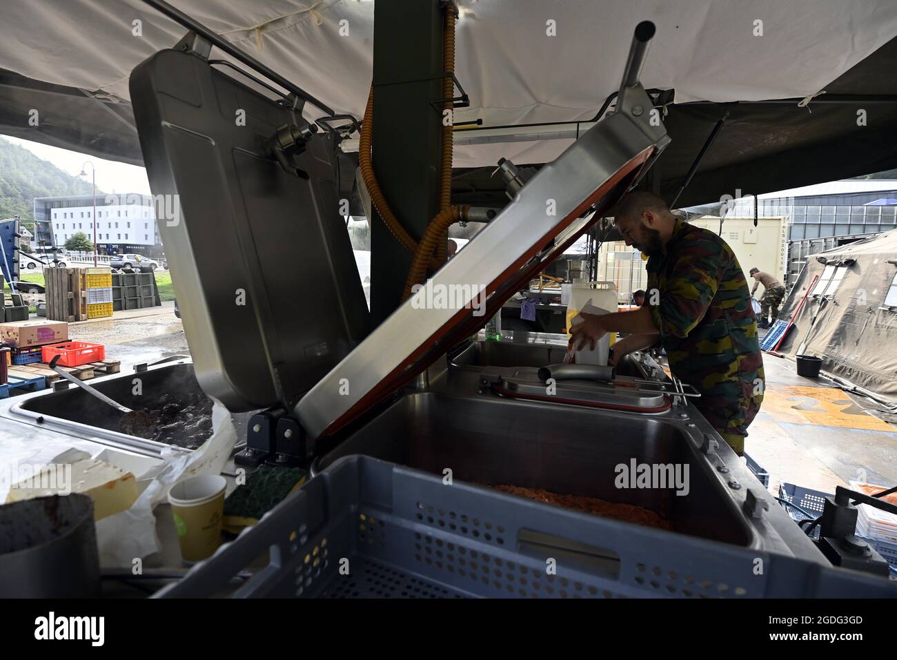Illustration shows  a mobile kitchen installed and ran by the army, in the 'Parc des Sources', in Chaudfontaine on Friday 13 August 2021. The region w Stock Photo