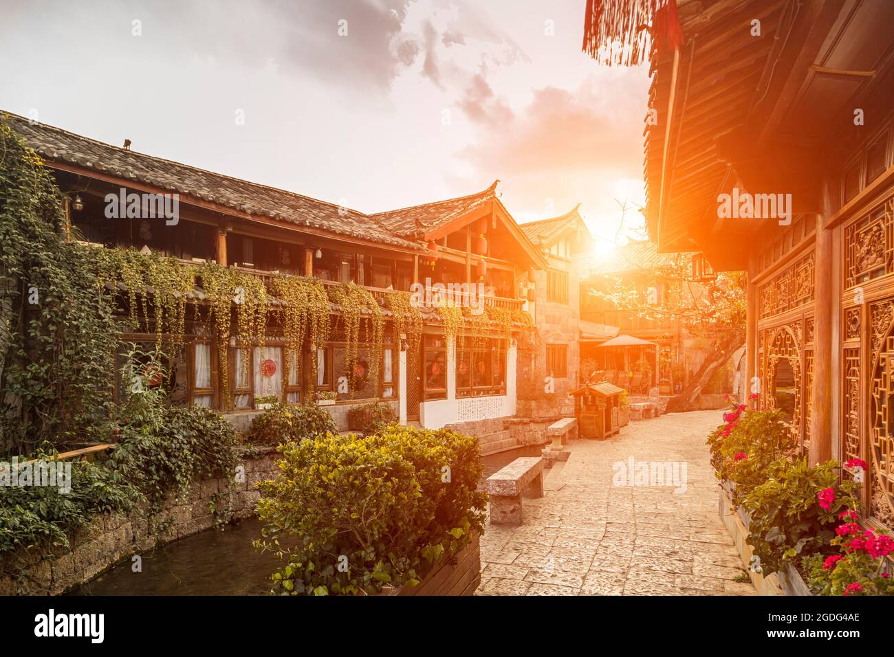 Old town of Lijiang at sunrise, Yunnan, China Stock Photo - Alamy