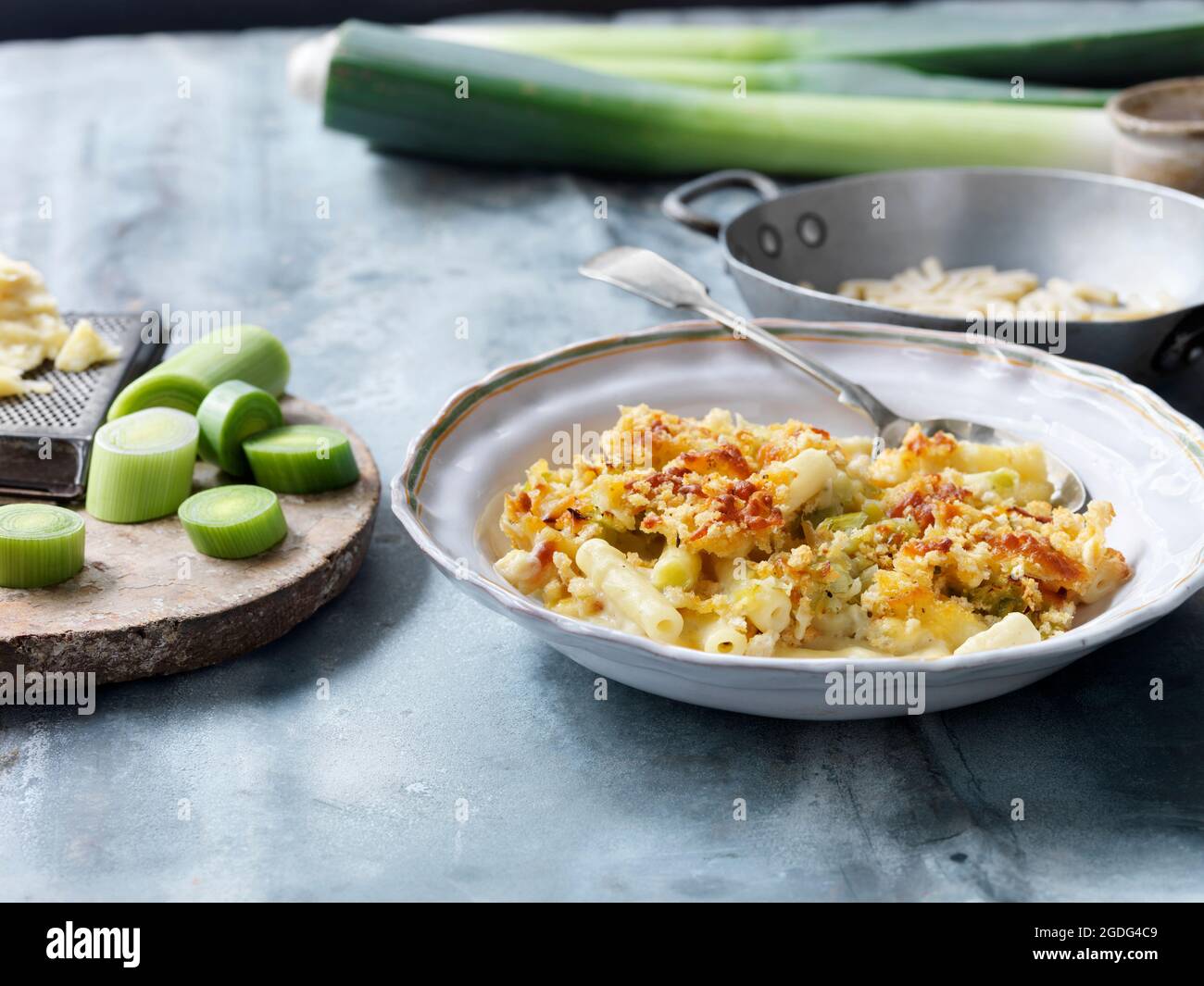 Vegetarian macaroni cheese Stock Photo Alamy