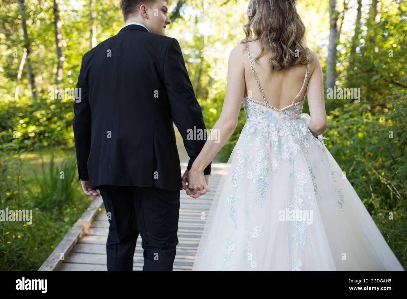Cute couple holding hands hi-res stock photography and images - Alamy
