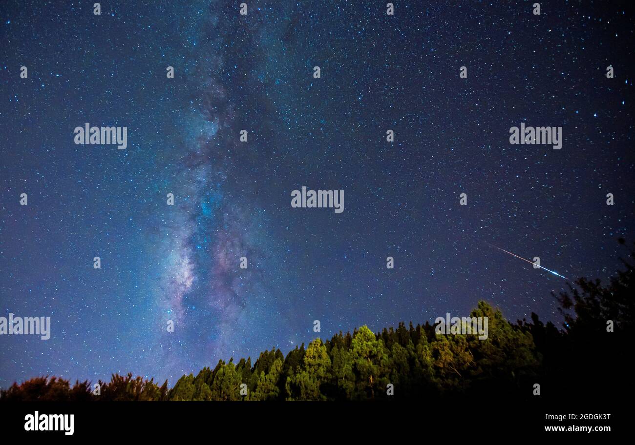 Perseid meteor shower spain hires stock photography and images Alamy