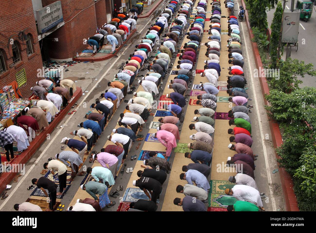 Preparing for fridays prayers hires stock photography and images Alamy