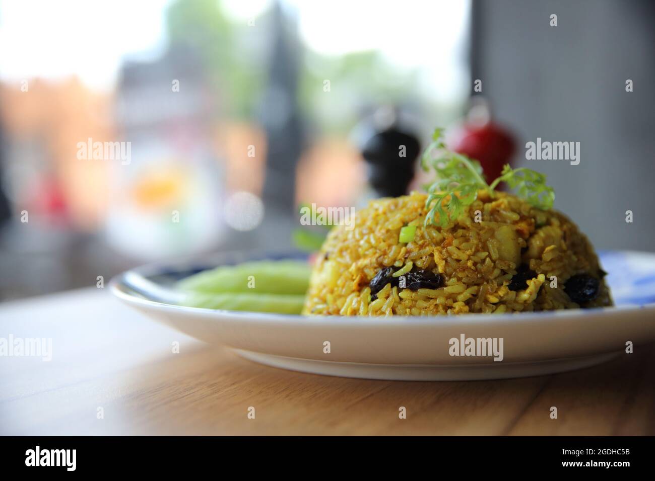 Pineapple fried rice , Fried rice with pineapple raisin chicken , Thai