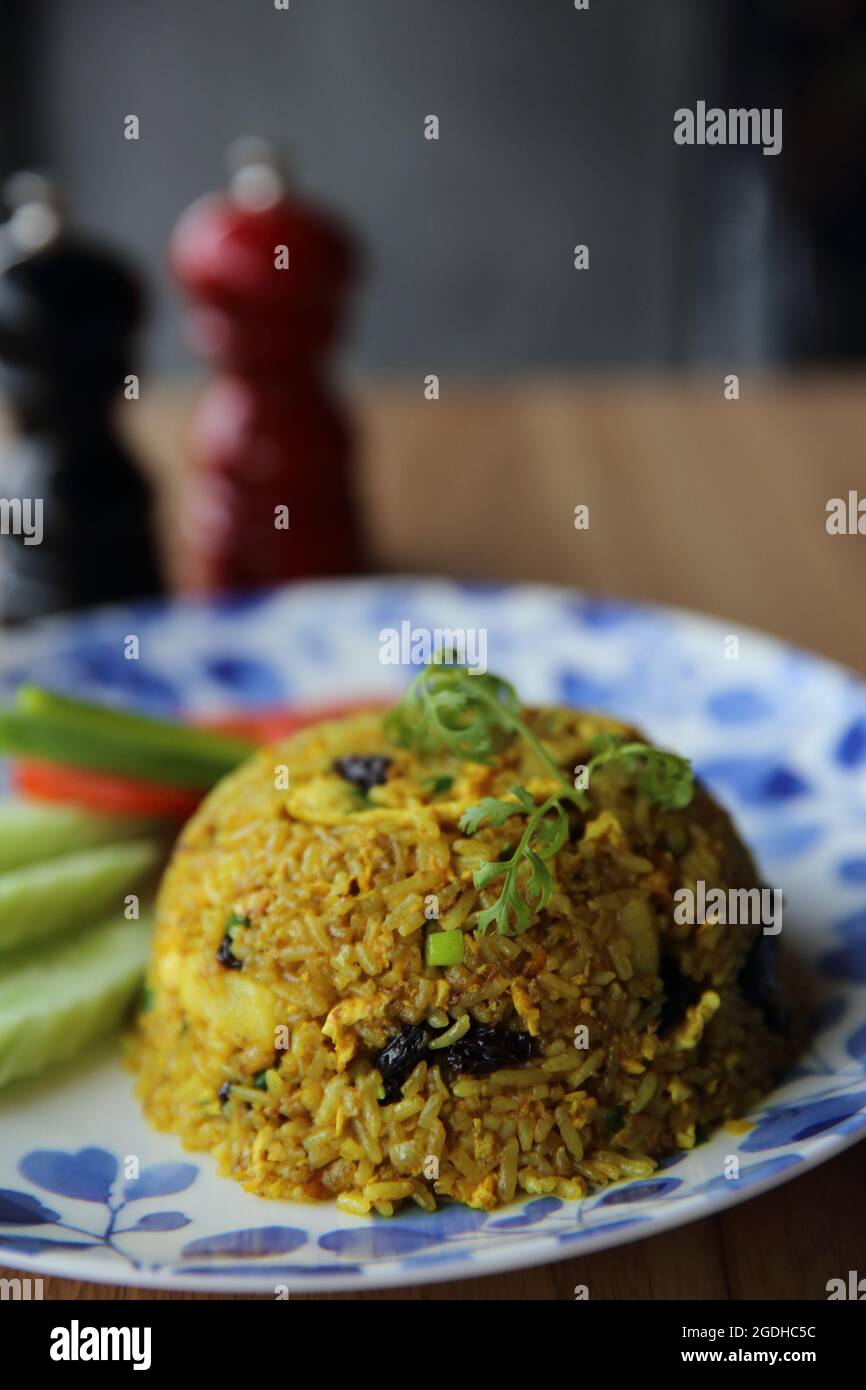 Pineapple fried rice , Fried rice with pineapple raisin chicken , Thai