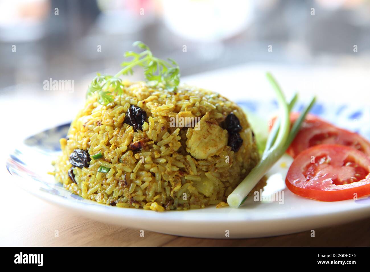 Pineapple fried rice , Fried rice with pineapple raisin chicken , Thai