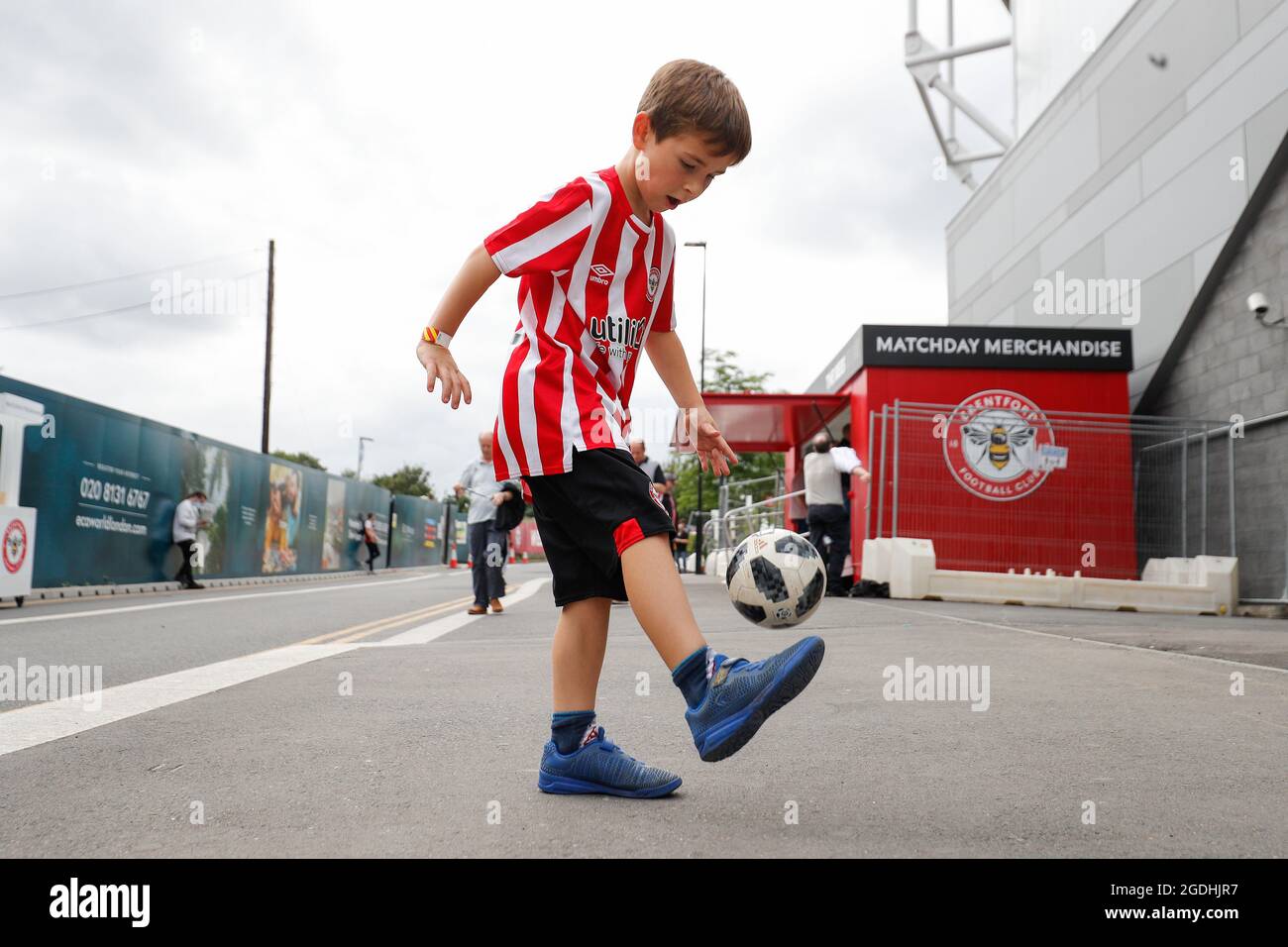 Brentford, UK. 13th Aug, 2021. 13th August 2021; Brentford Community Stadium, Brentford, London, England; Premier League football, Brentford versus Arsenal; A Young Brentford fan doing keepie uppie's outside Brentford Community Stadium Strictly Editorial Use Only. No use with unauthorized audio, video, data, fixture lists, club/league logos or 'live' services. Online in-match use limited to 120 images, no video emulation. No use in betting, games or single club/league/player publications Credit: Action Plus Sports Images/Alamy Live News Stock Photo
