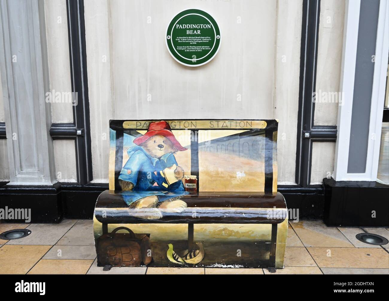Paddington bear bench hires stock photography and images Alamy