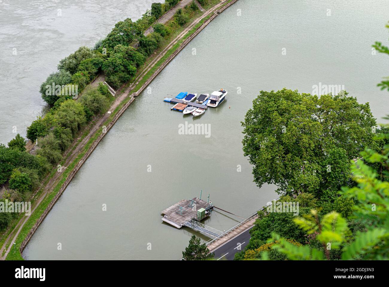 Riverside jetty hi-res stock photography and images - Alamy