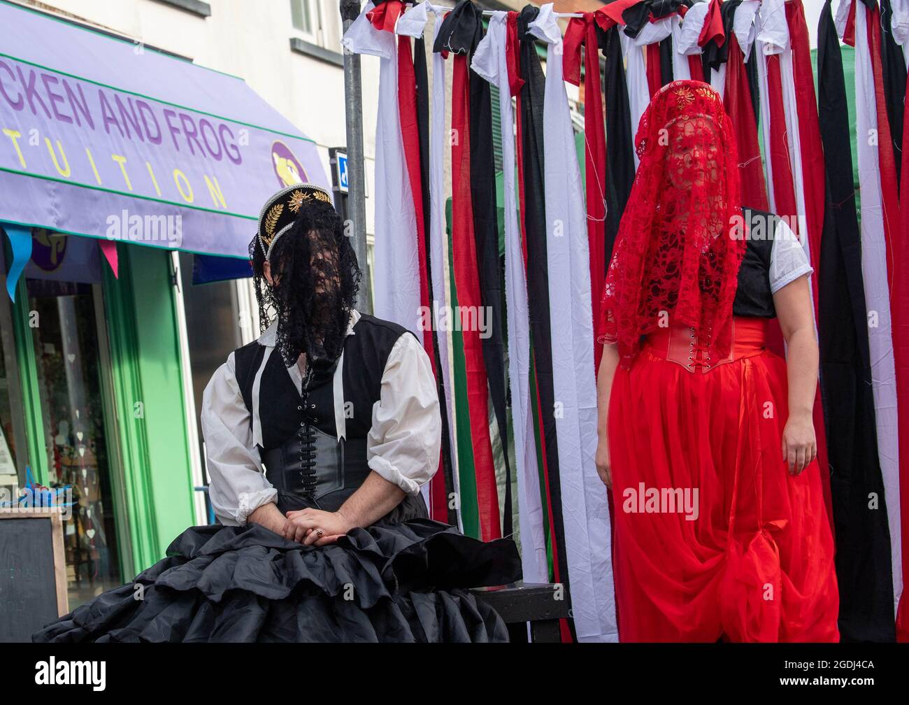 Brentwood, UK. 13th Aug, 2021. Brentwood Essex 13th August 2021 A three actor Brentwood Theatre outside production of Shakespeare's twelfth night as part of the 'Get in to the arts' initiative. Credit: Ian Davidson/Alamy Live News Stock Photo