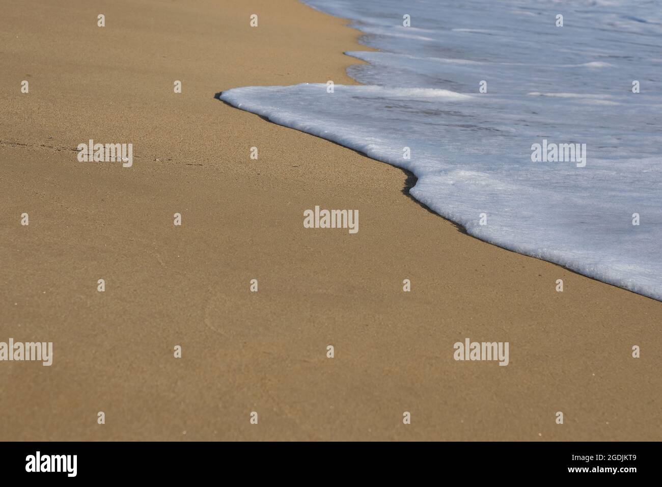 White foamy sea waves at sandy beach hi-res stock photography and ...