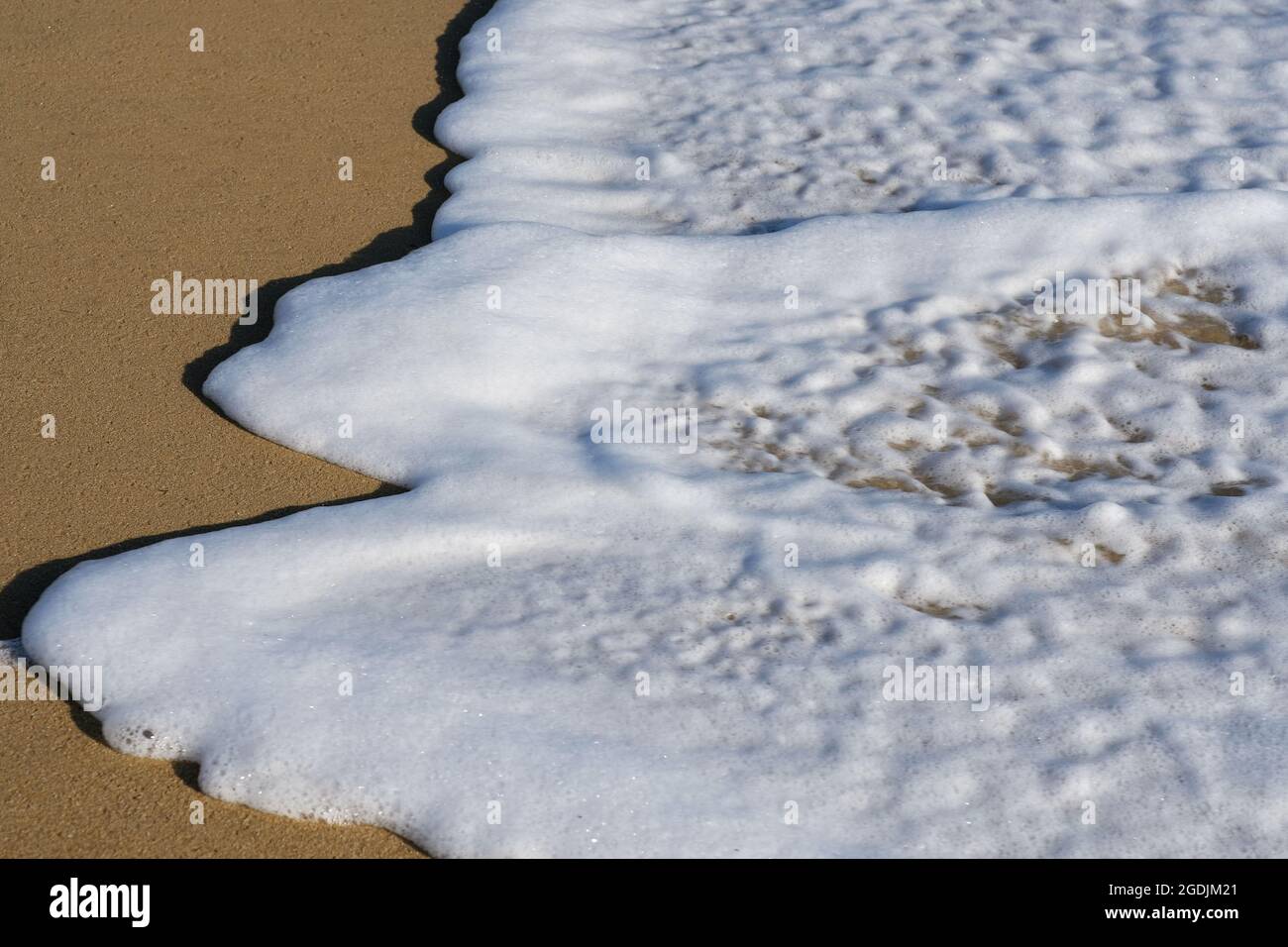 White foamy waves hi-res stock photography and images - Alamy
