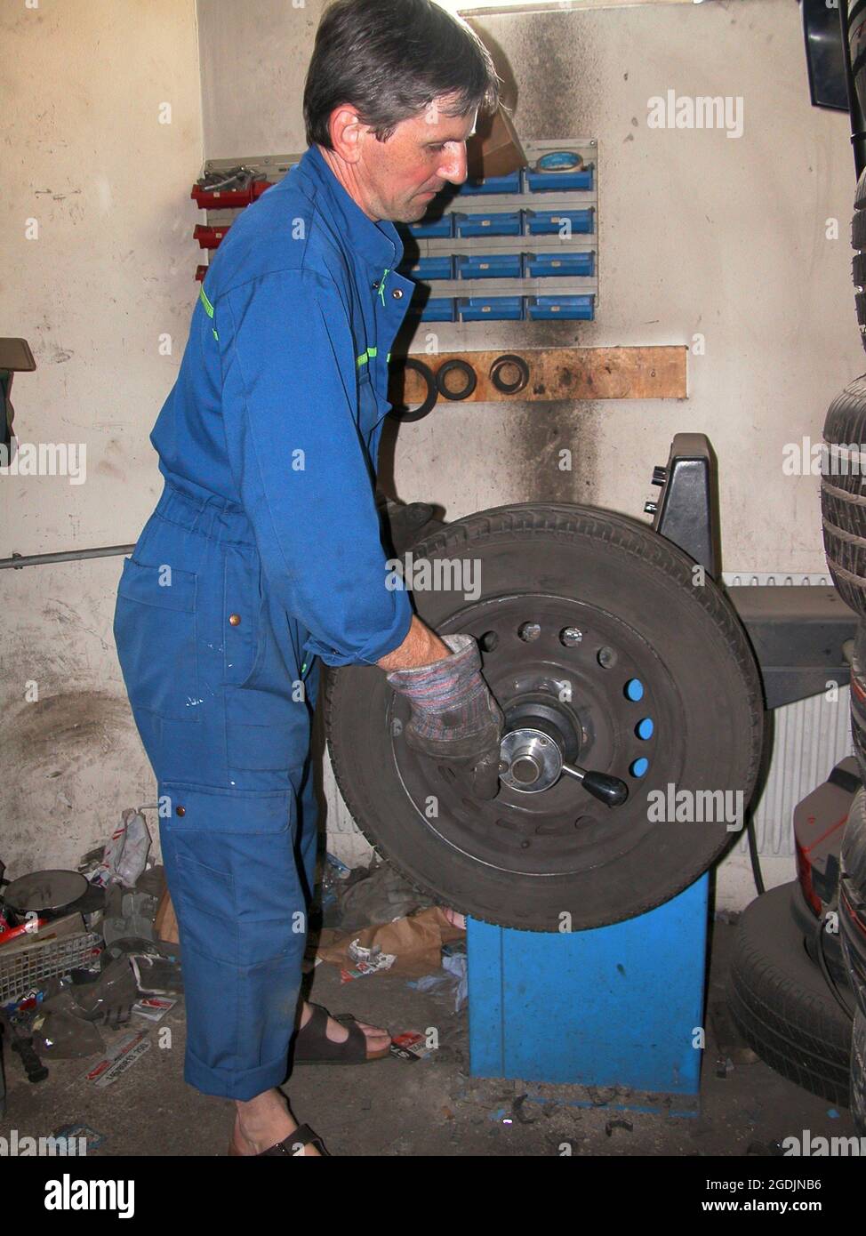 Old car repair shop hires stock photography and images Alamy