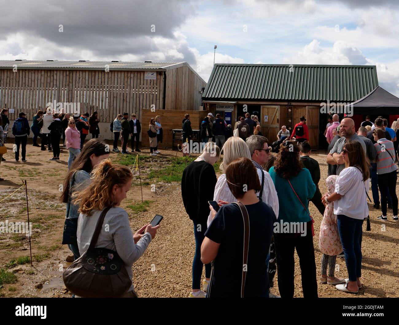 People queuing outside to shop at the popular Jeremy Clarkson's Diddly Squat Farm Shop, Chipping Norton Road, Chipping Norton, West Oxfordshire Stock Photo