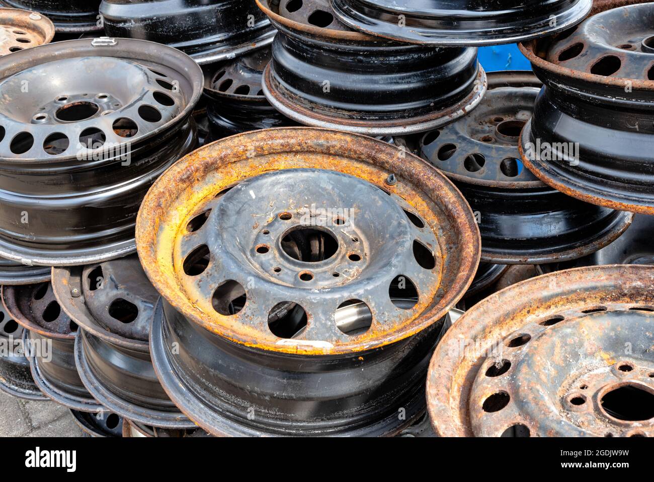 Used rims hi-res stock photography and images - Alamy