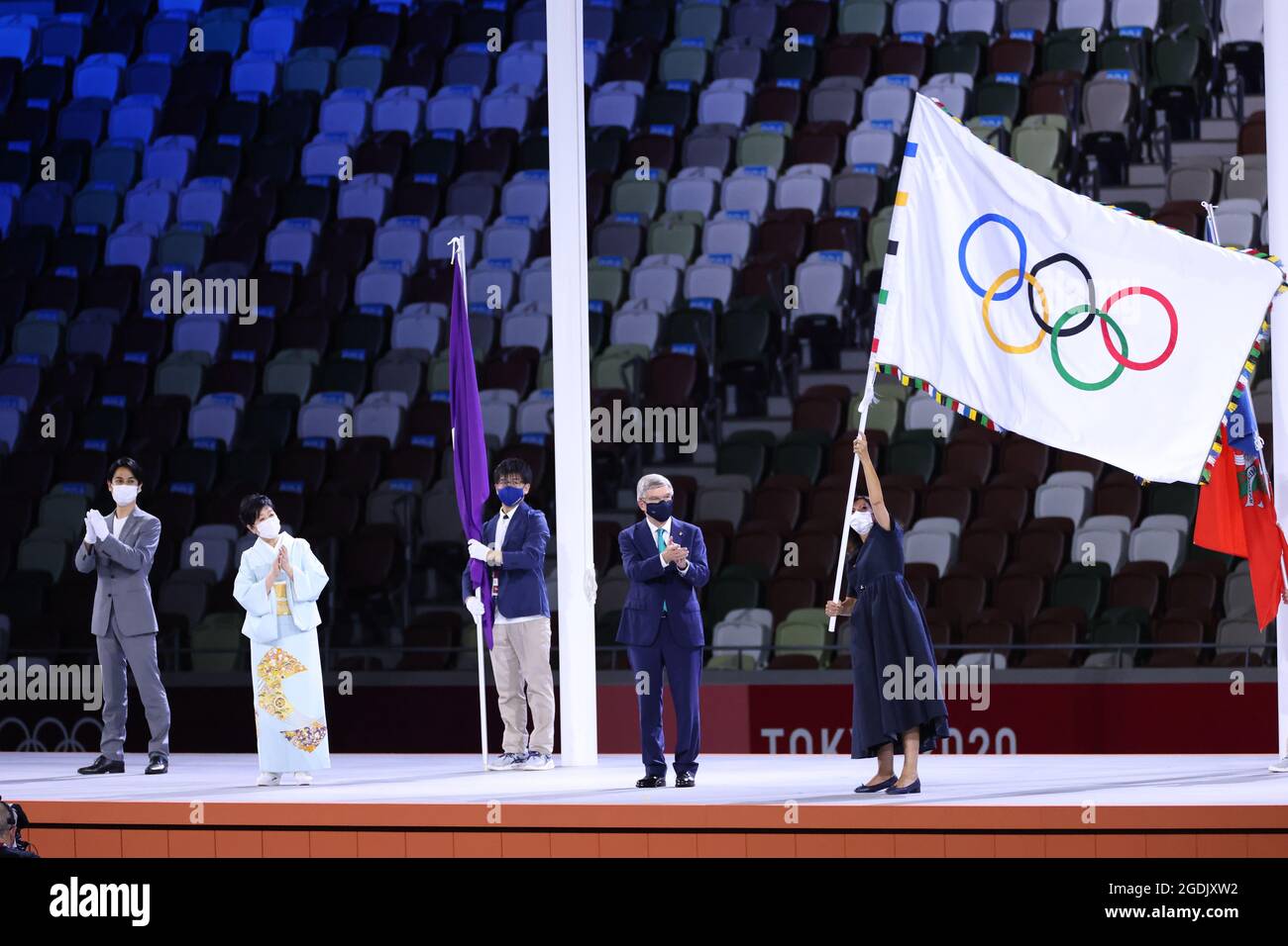 Anne Hidalgo Paris Mayor waves the Olympic flag, AUGUST 8, 2021 : Tokyo 2020 Olympic Games Closing Ceremony at the Olympic Stadium in Tokyo, Japan. Credit: Yohei Osada/AFLO SPORT/Alamy Live News Stock Photo