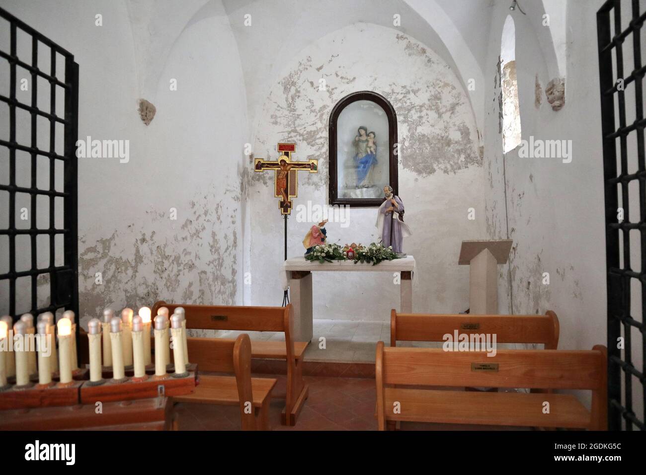 Isole Tremiti - Cappelletta della Madonna delle Grazie nel Torrione del Cavaliere del castello Stock Photo