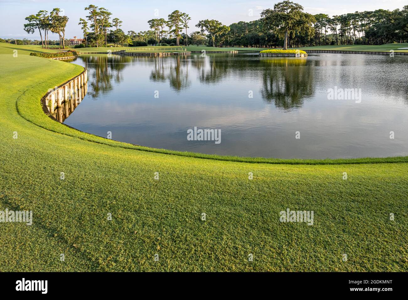 View of the world famous 17th Island Green from the tee box at TPC Sawgrass, home of THE PLAYERS golf tournament in Ponte Vedra Beach, Florida. (USA) Stock Photo