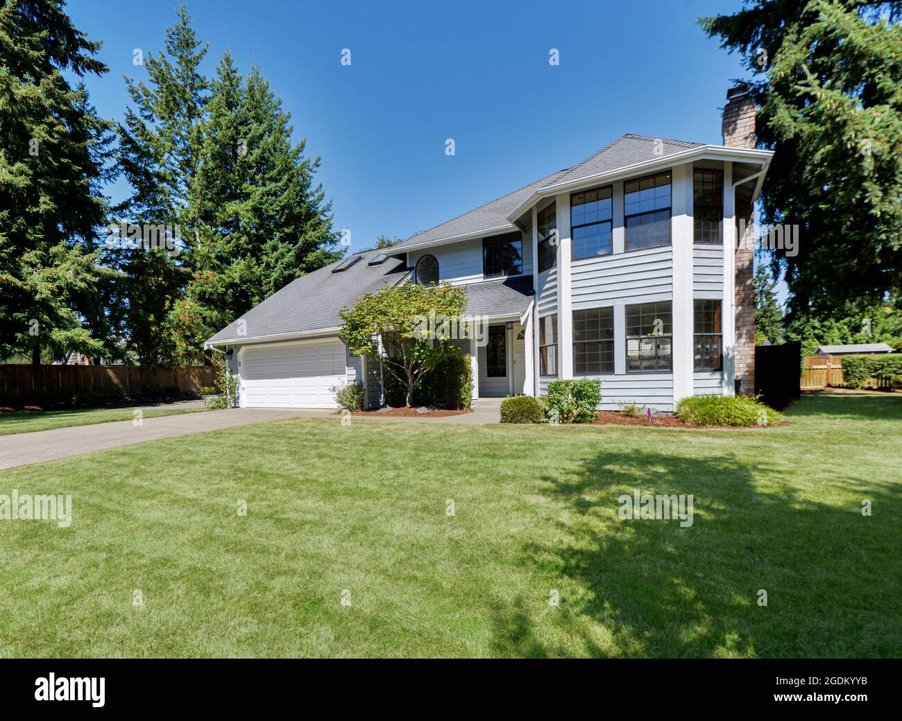 Modern residential exterior Stock Photo - Alamy