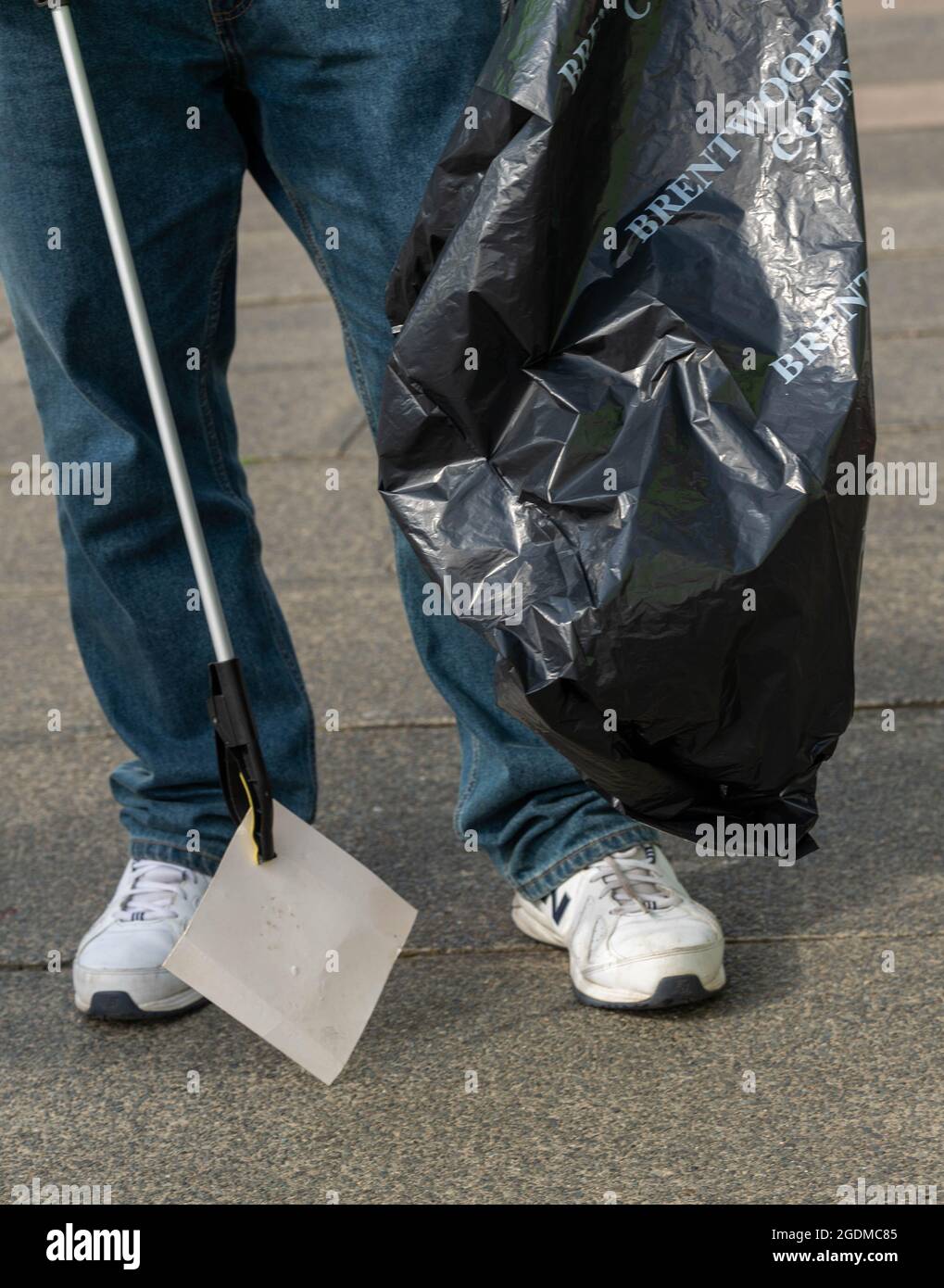 Brentwood, UK. 14th Aug, 2021. Hutton Essex 14th August 2021 The 'Keep Hutton and Shenfield tidy' group took part in a community litter pick day in Hutton Essex led by the local Councillor Keith Barber Credit: Ian Davidson/Alamy Live News Stock Photo