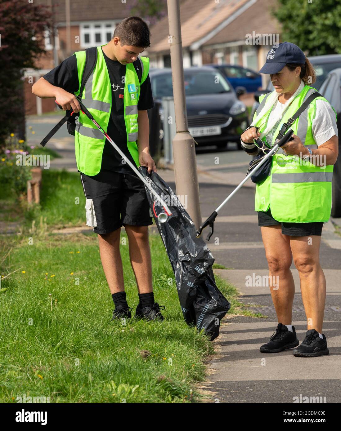 Brentwood, UK. 14th Aug, 2021. Hutton Essex 14th August 2021 The 'Keep Hutton and Shenfield tidy' group took part in a community litter pick day in Hutton Essex led by the local Councillor Keith Barber Credit: Ian Davidson/Alamy Live News Stock Photo