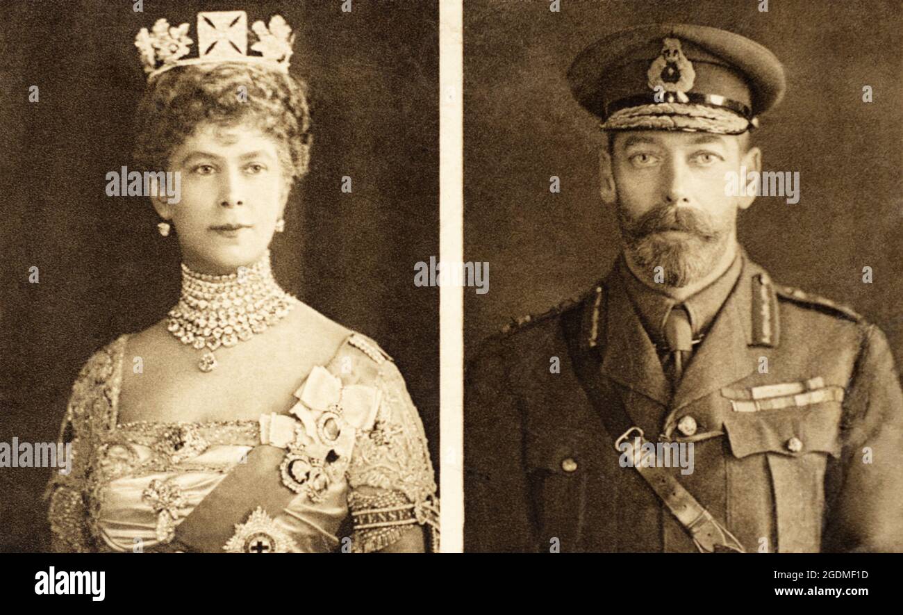 Potraits pf Queen Mary wearing a crown and King George V in army uniform. Taken from a poscard included in some of the 1914 Queen Mary gift tins for British army soldiers serving in theFirst World War. Stock Photo