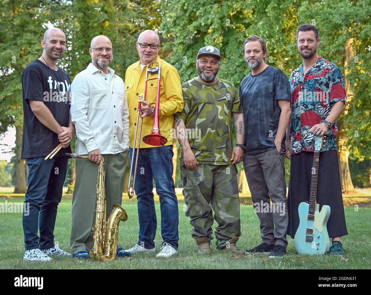12 August 2021, Brandenburg, Neuhardenberg: Nils Landgren (3rd from left), Swedish trombonist and singer, with the musicians and singers of the band Funk Unit Robert Ikiz (l), Jonas Wall (2nd from left), Magnum Coltrane Price (3rd from right), Petter Bergander, (2nd from right) and Andy Pfeiler (r) taken at the side of the summer program of Schloss Neuhardenberg. The programme of the open-air event series 'Into the open air!' will run until 05.09.2021. Many different concerts, readings and talks take place under the large tent roof in the castle park. Photo: Patrick Pleul/dpa-Zentralbild/ZB Stock Photo