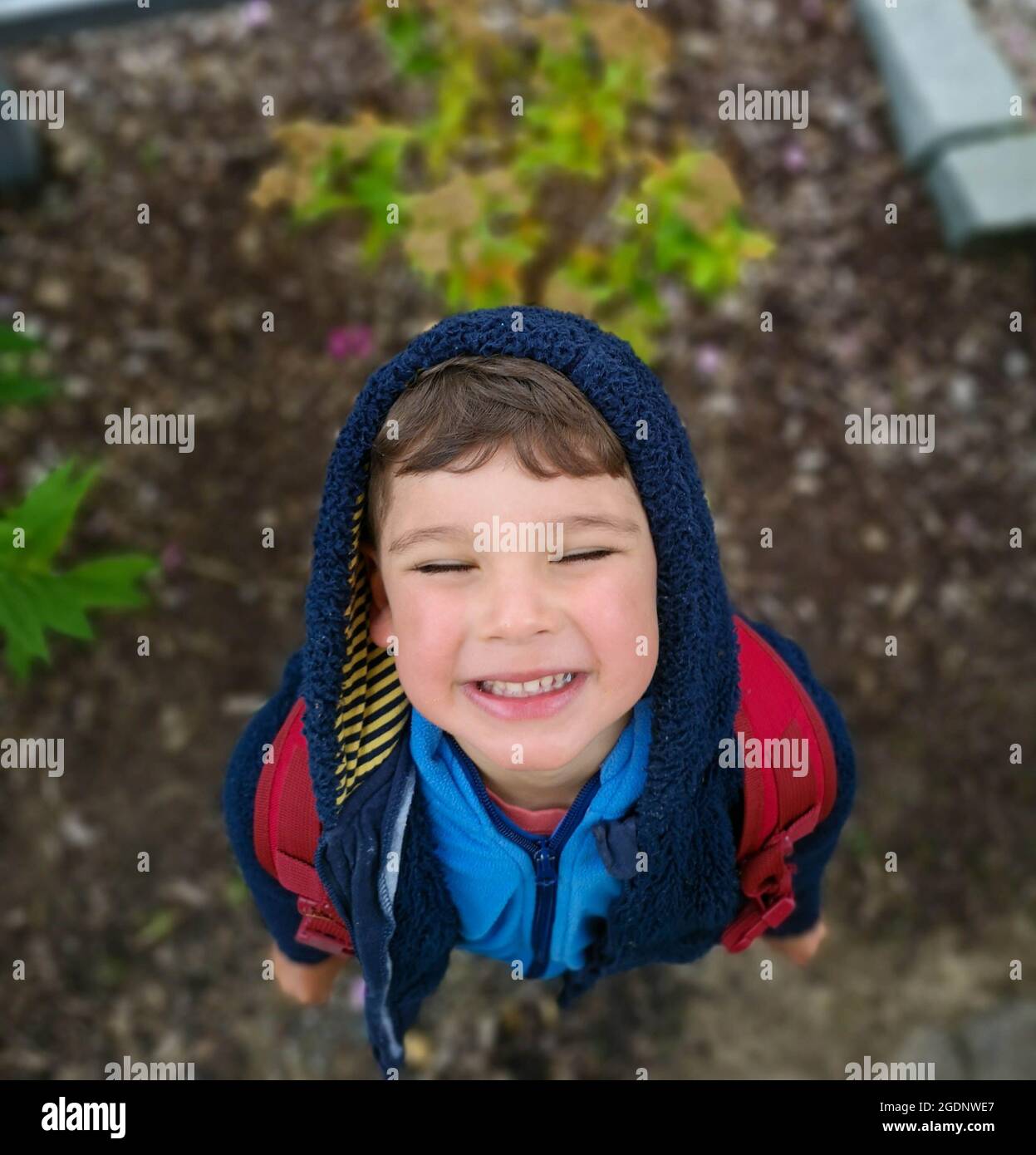 Small cute boy smiling at camera Stock Photo - Alamy