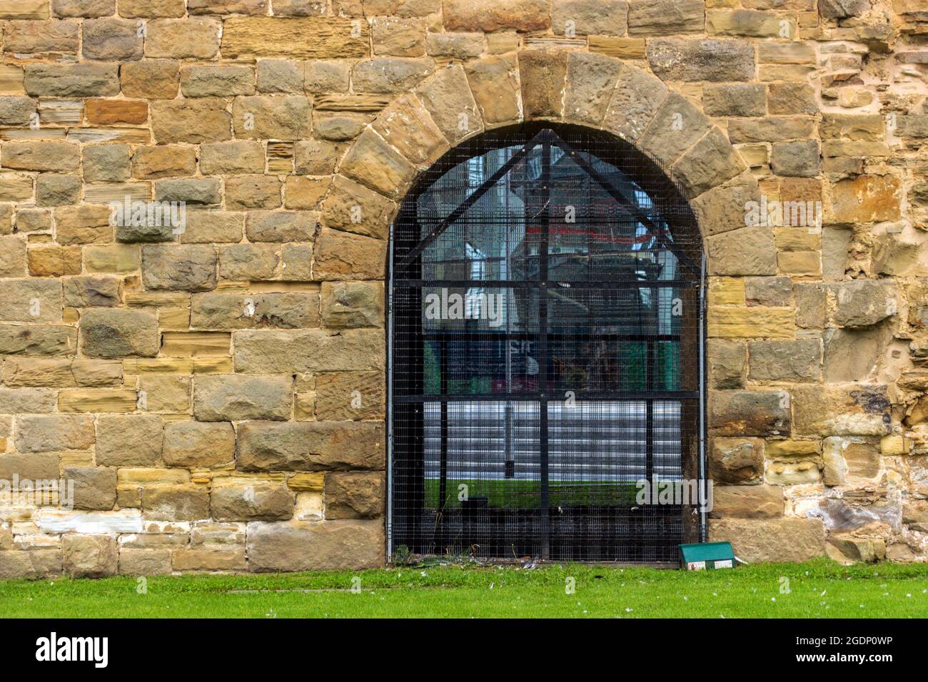 Leeds Central station wagon hoist Stock Photo Alamy