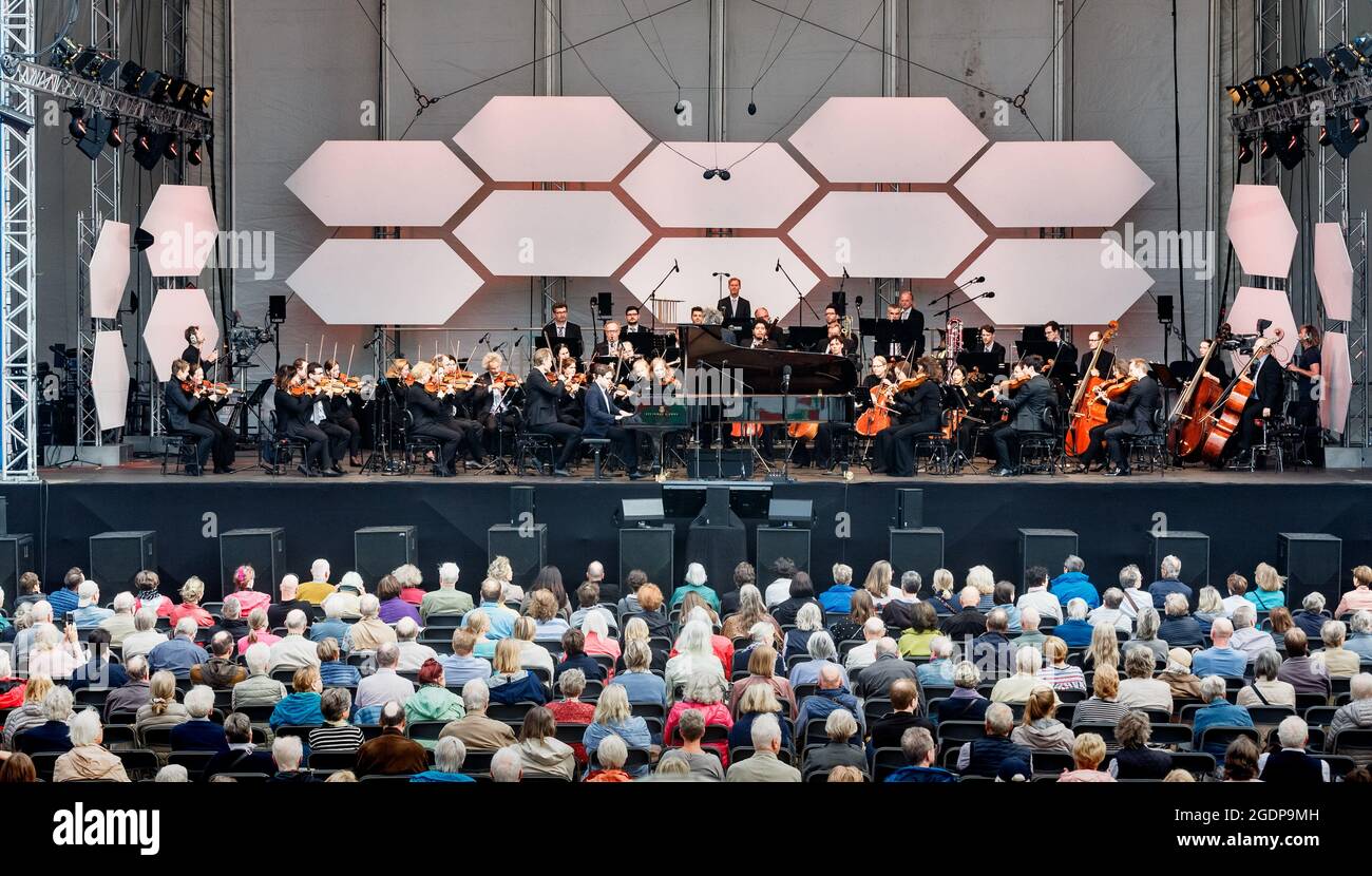 Hamburg, Germany. 14th Aug, 2021. The Philharmonic State Orchestra Foto & Idee Hamburg, Germany. 14th Aug, 2021. The Philharmonic State Orchestra Bildidee